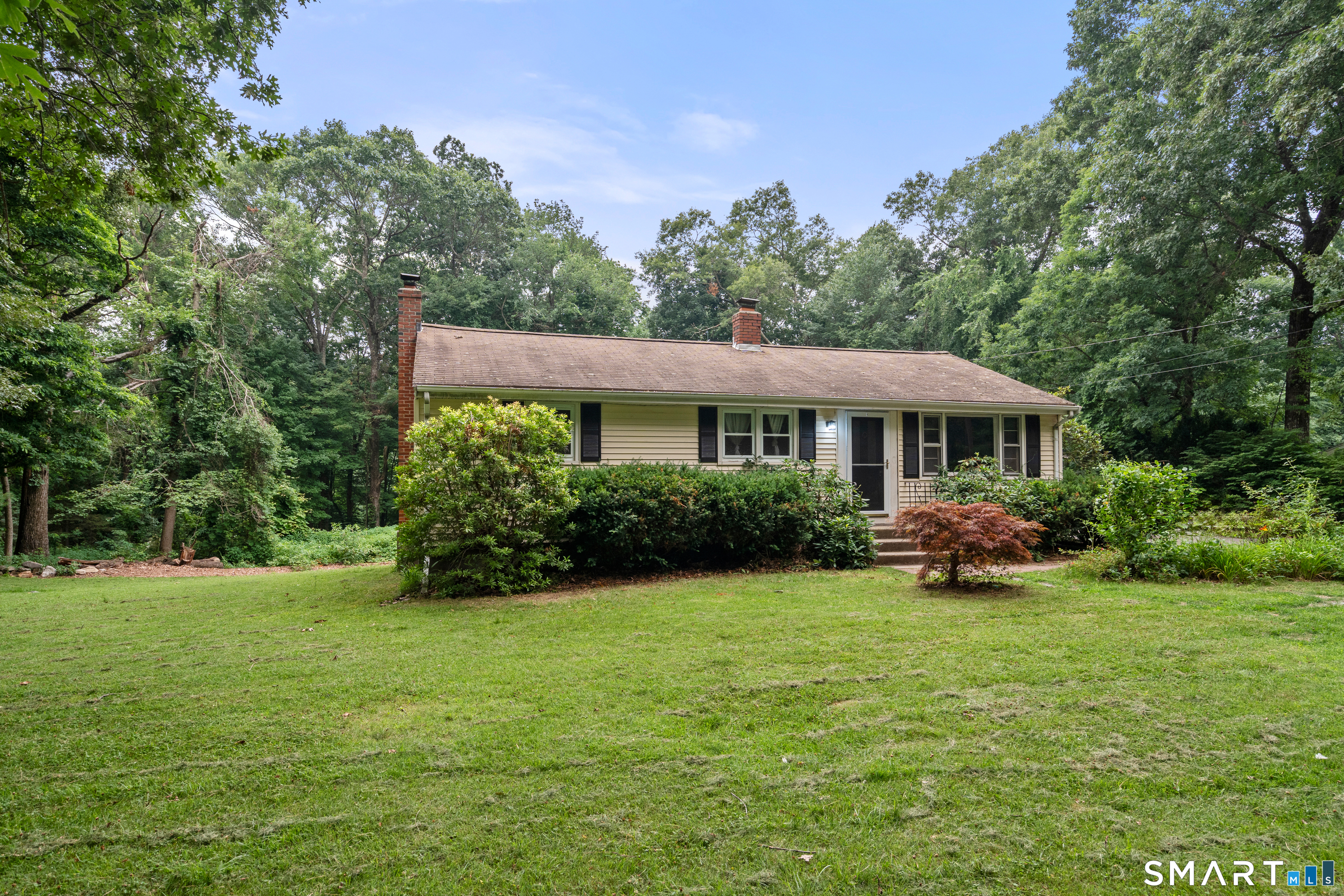 305 Old Post Road Property Photo 3