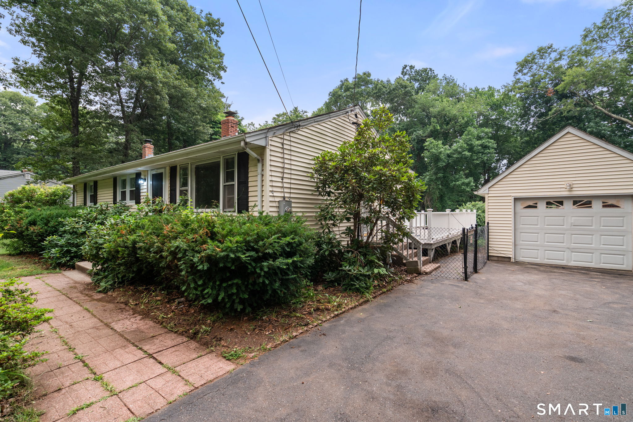 305 Old Post Road Property Photo 6