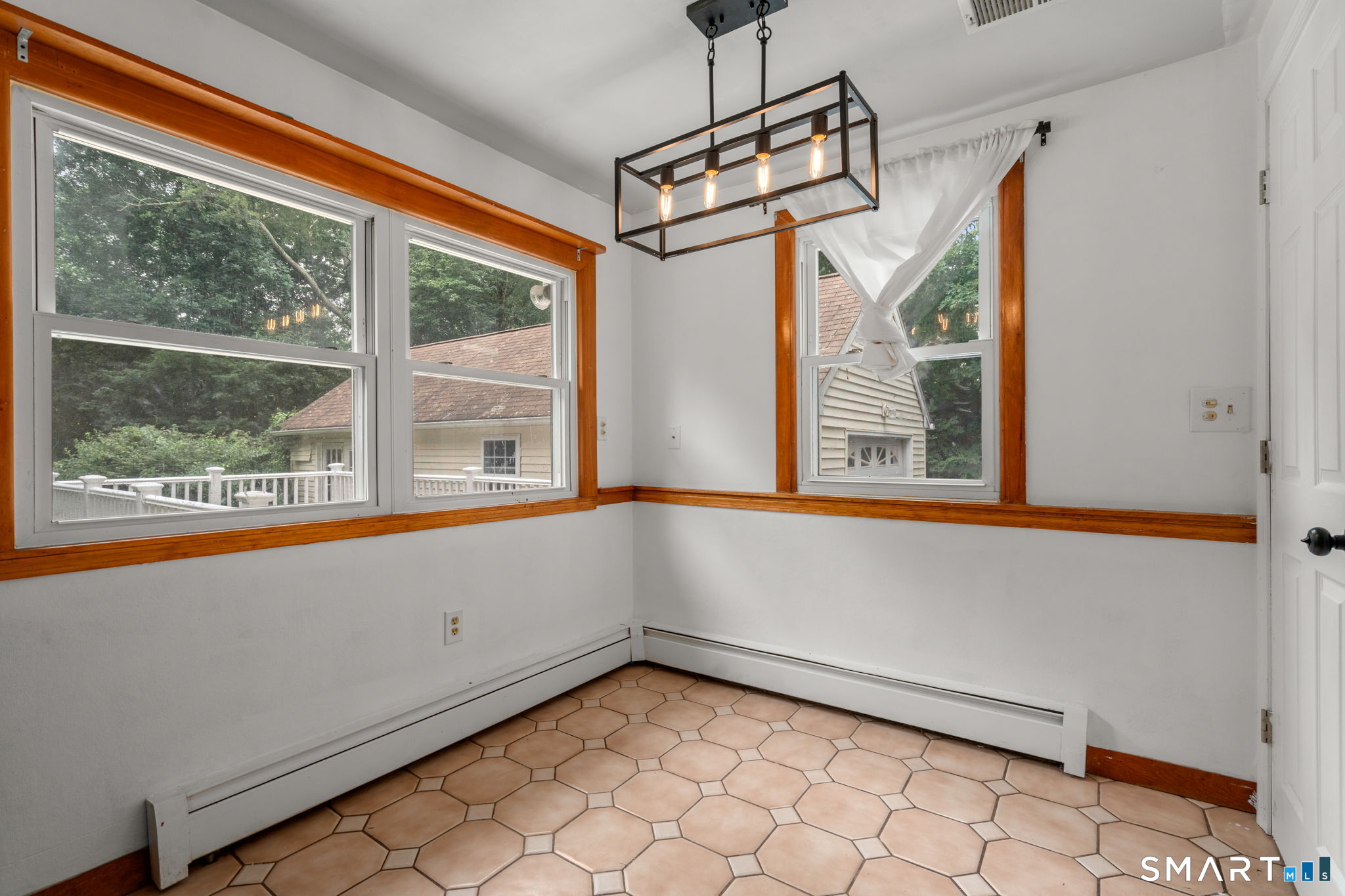 305 Old Post Road Property Photo 12