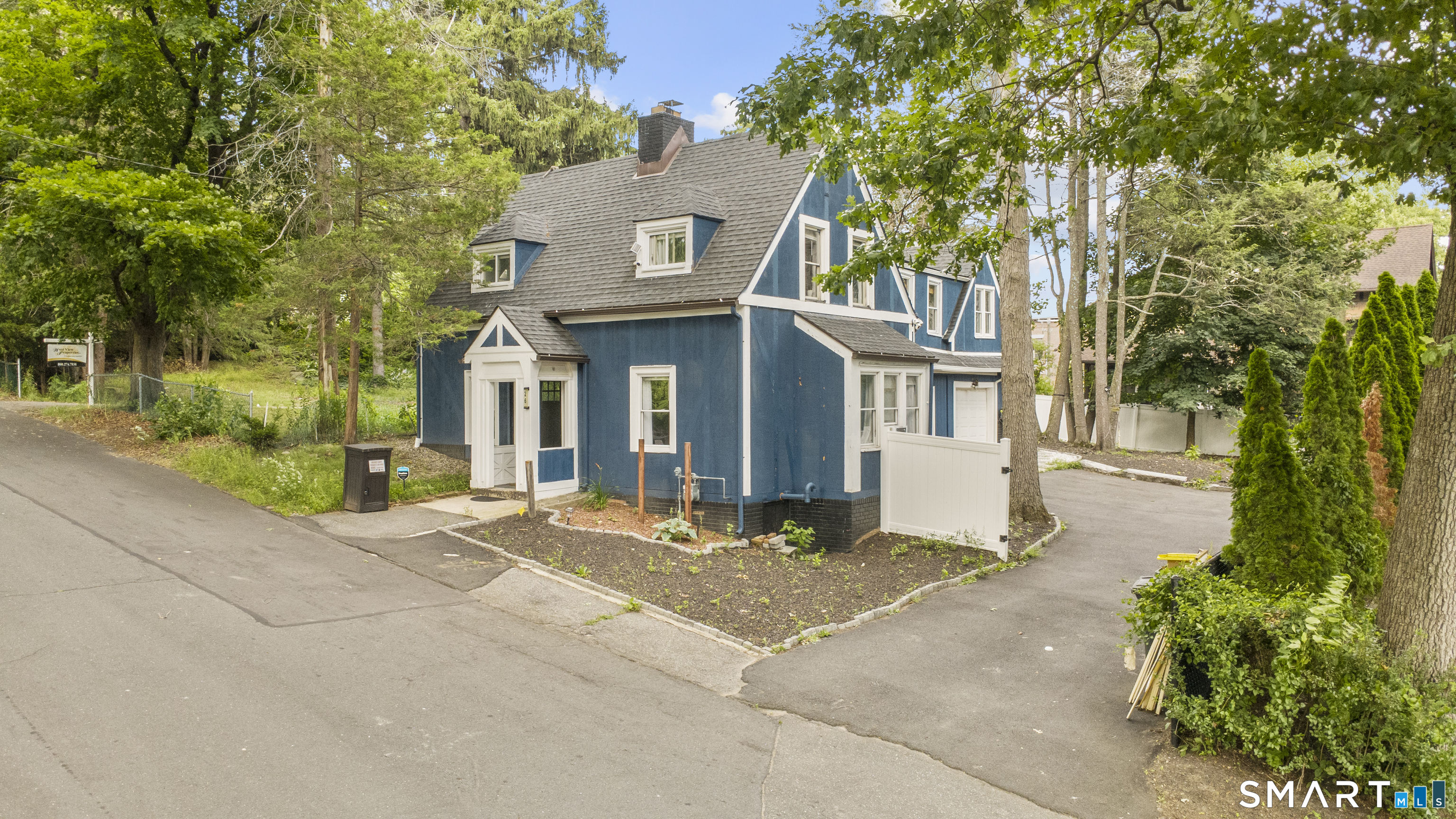 26 Trowbridge Street Property Photo 1