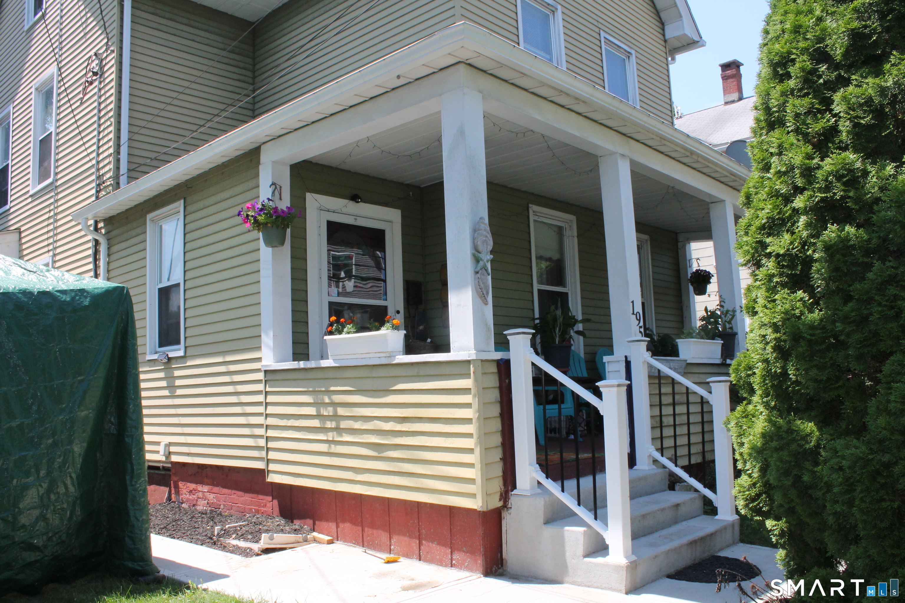 195 Sherman Avenue Property Photo 1