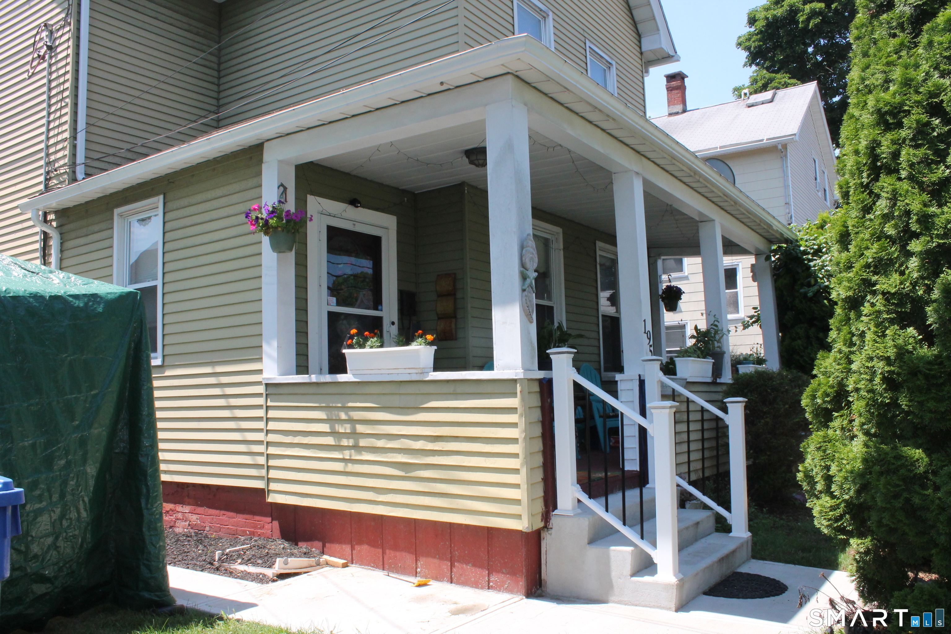 195 Sherman Avenue Property Photo 3
