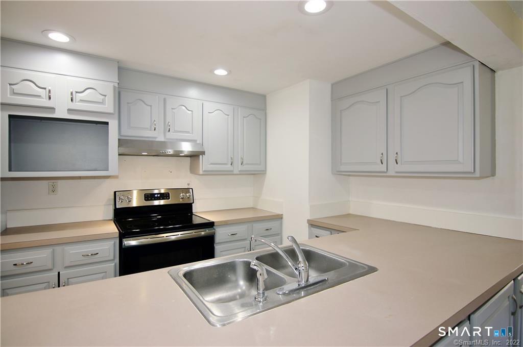 33 River Street Property Photo 10