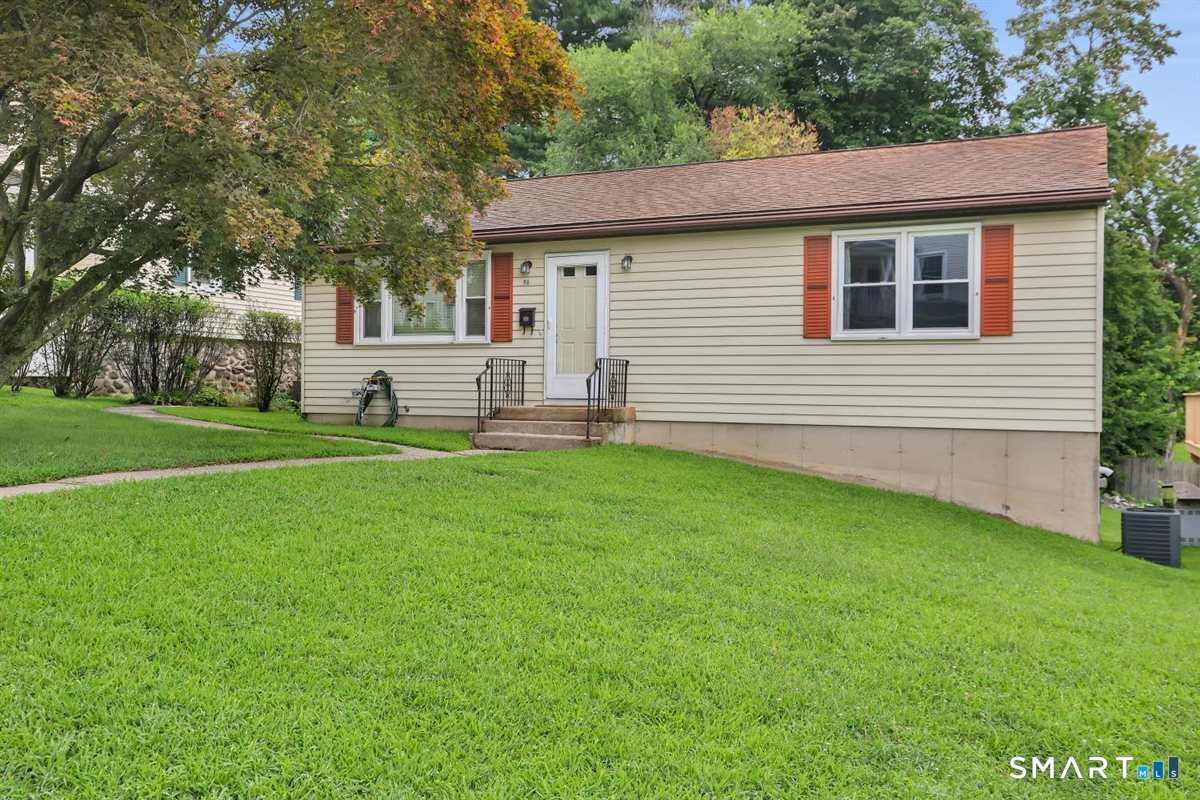 84 Fairlawn Avenue Property Photo 2