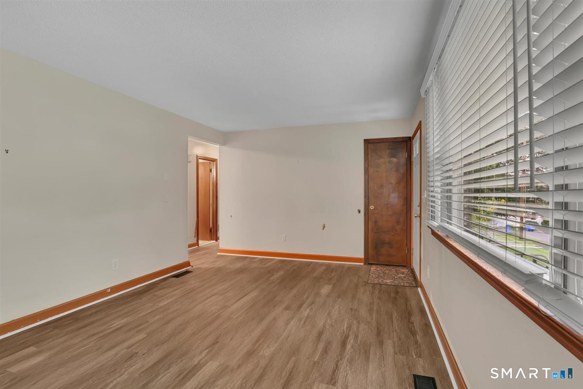 84 Fairlawn Avenue Property Photo 3