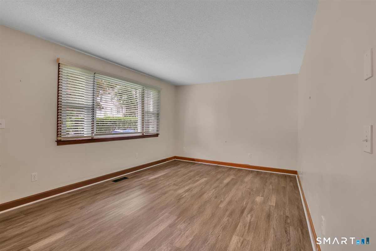 84 Fairlawn Avenue Property Photo 5