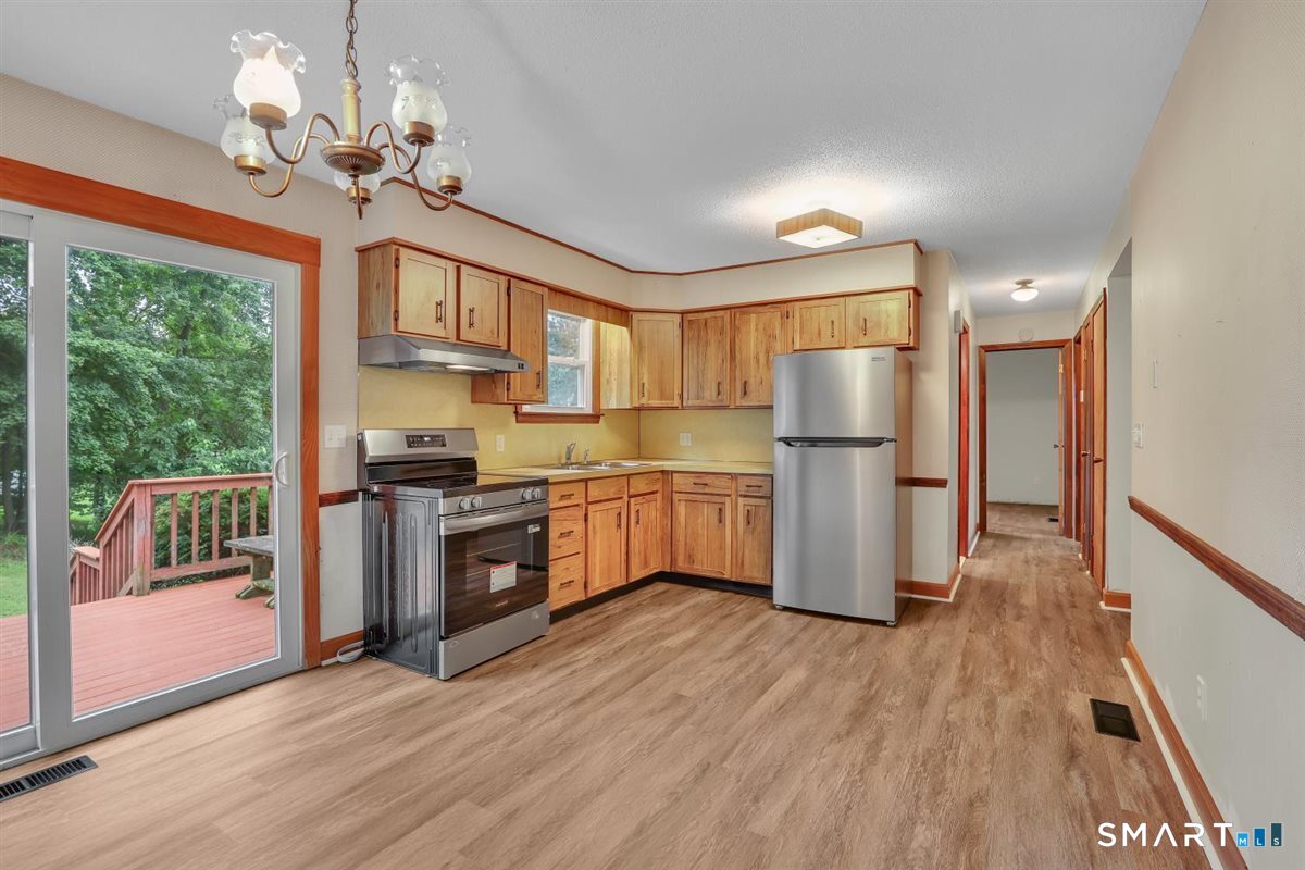 84 Fairlawn Avenue Property Photo 6