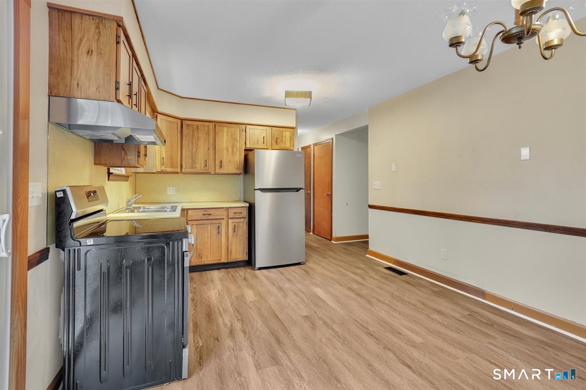 84 Fairlawn Avenue Property Photo 7