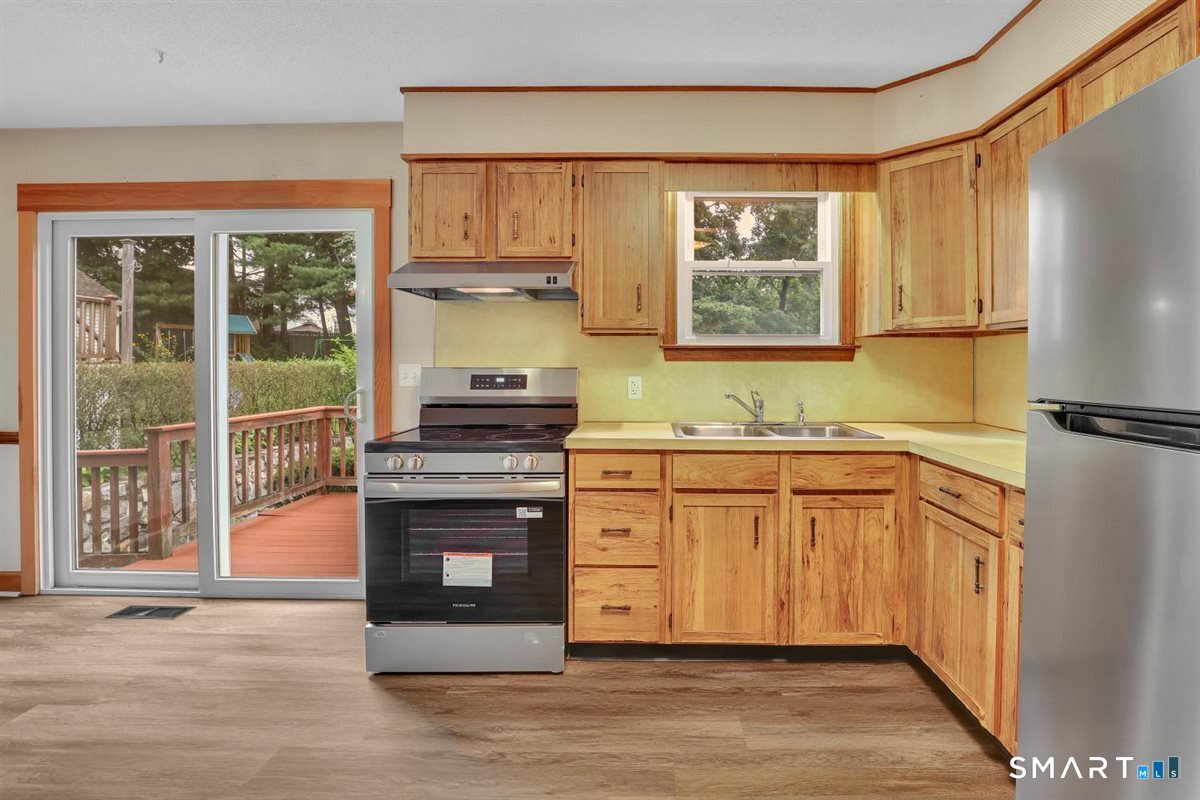 84 Fairlawn Avenue Property Photo 8