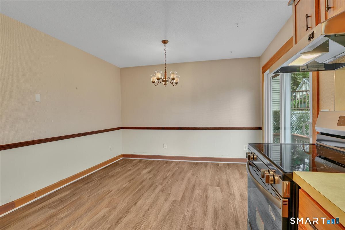 84 Fairlawn Avenue Property Photo 10