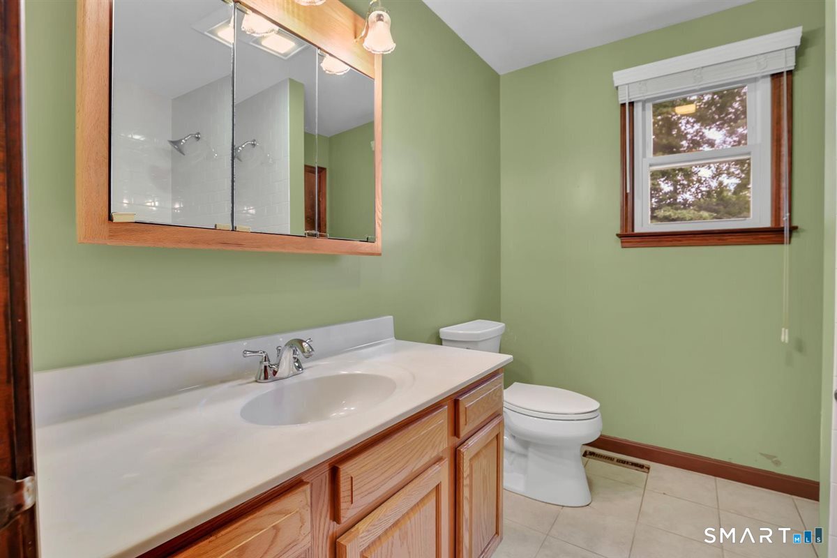 84 Fairlawn Avenue Property Photo 11