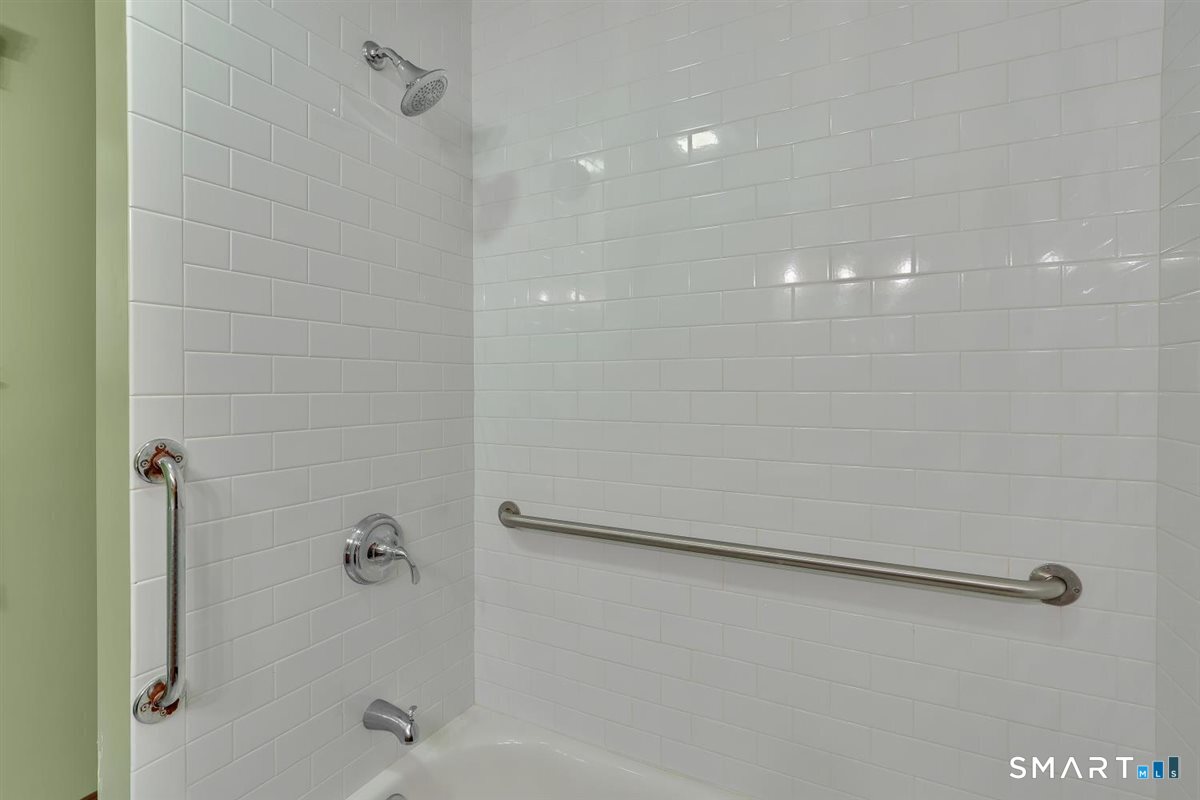 84 Fairlawn Avenue Property Photo 12