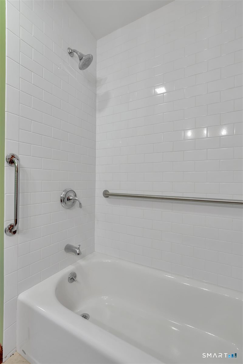 84 Fairlawn Avenue Property Photo 13