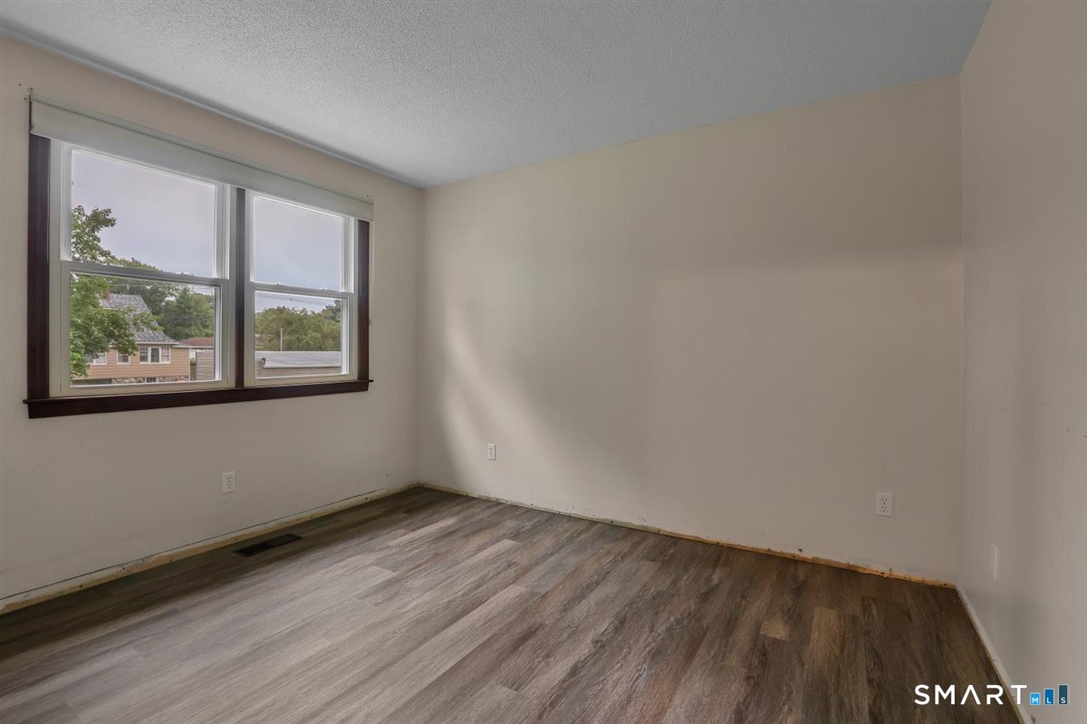 84 Fairlawn Avenue Property Photo 14