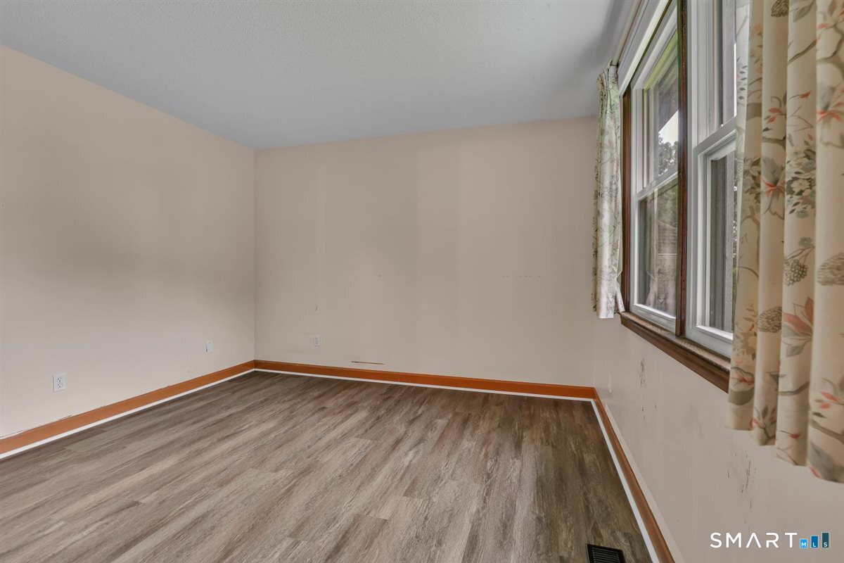 84 Fairlawn Avenue Property Photo 17