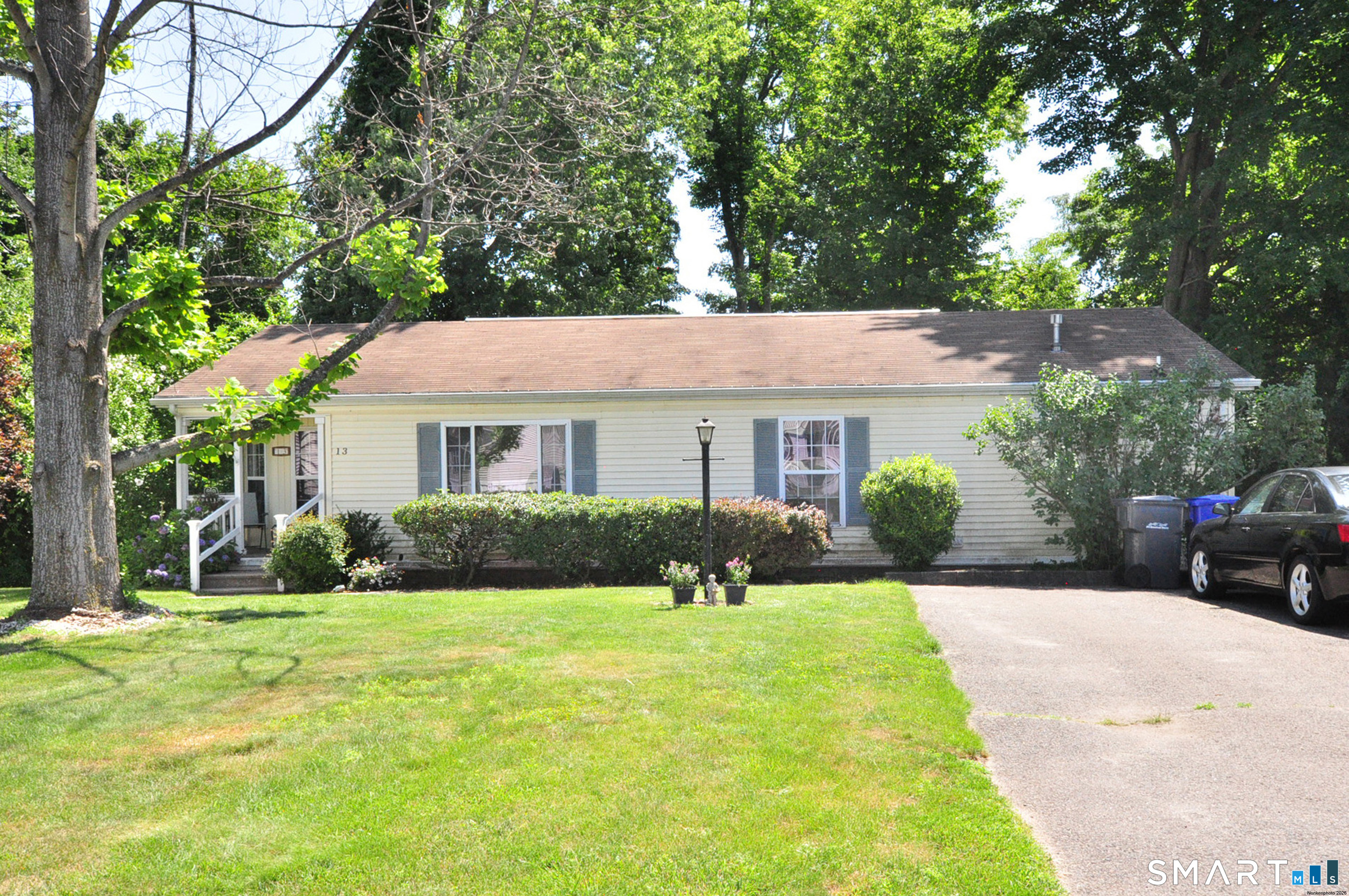 13 Laurel Circle Property Photo 1