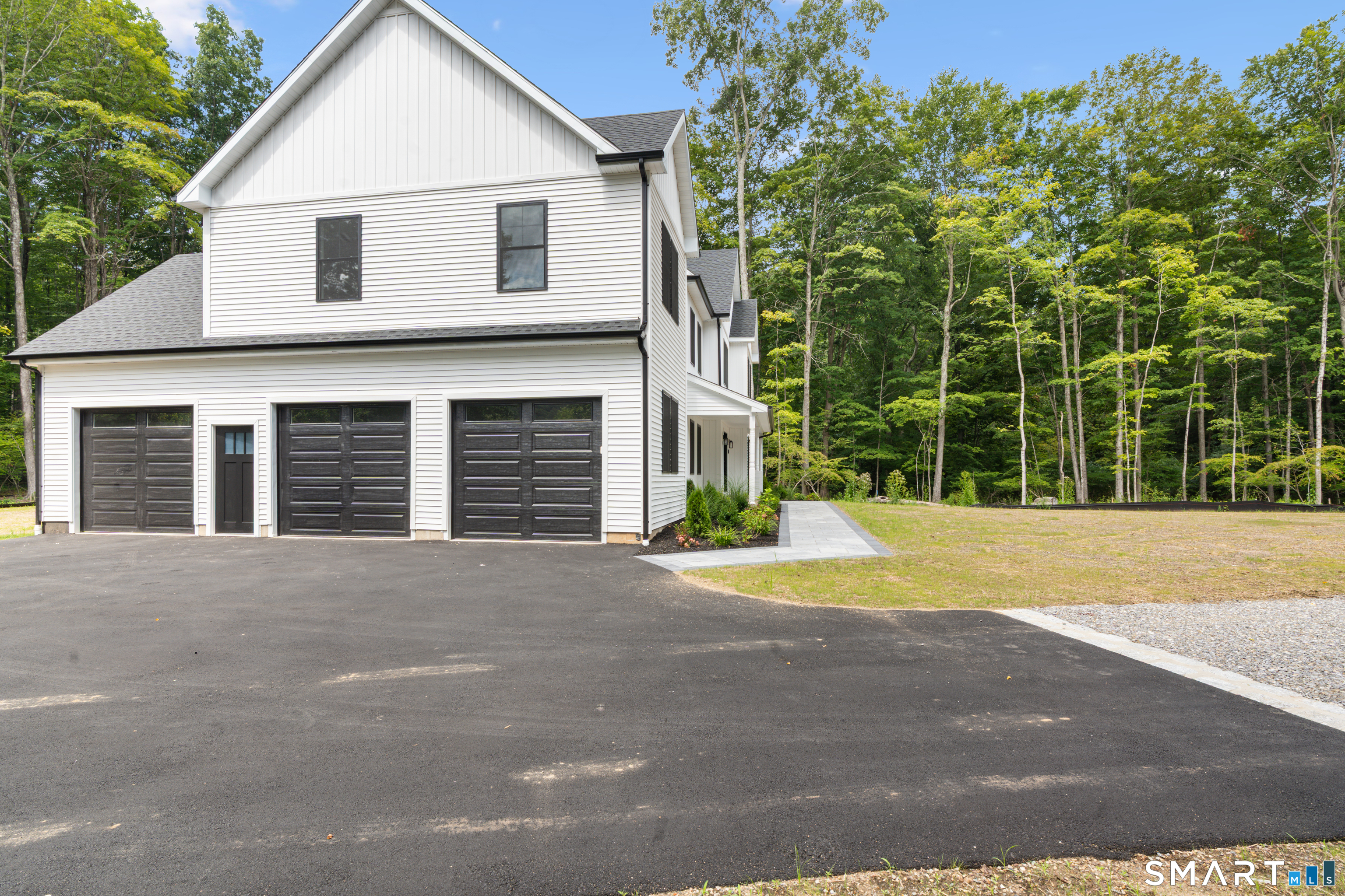 450 Bluff View Drive Property Photo 3