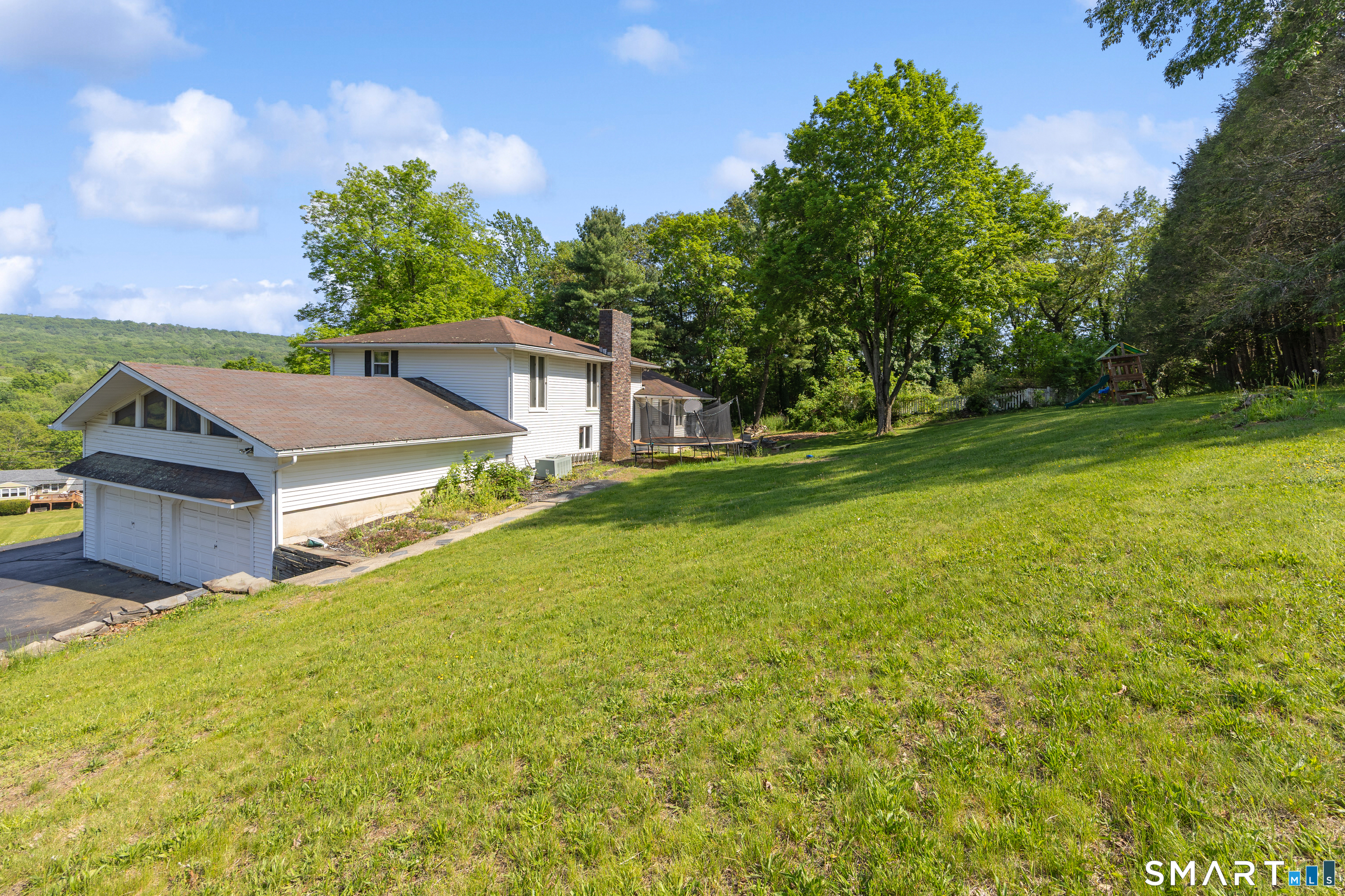 16 Indian Hill Road Property Photo 2