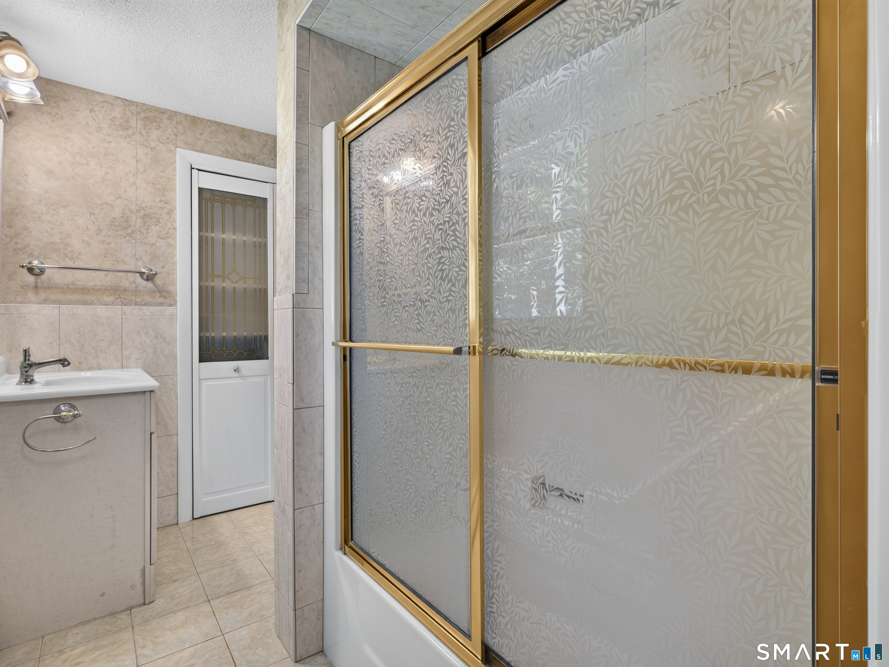 9 West Road Property Photo 26
