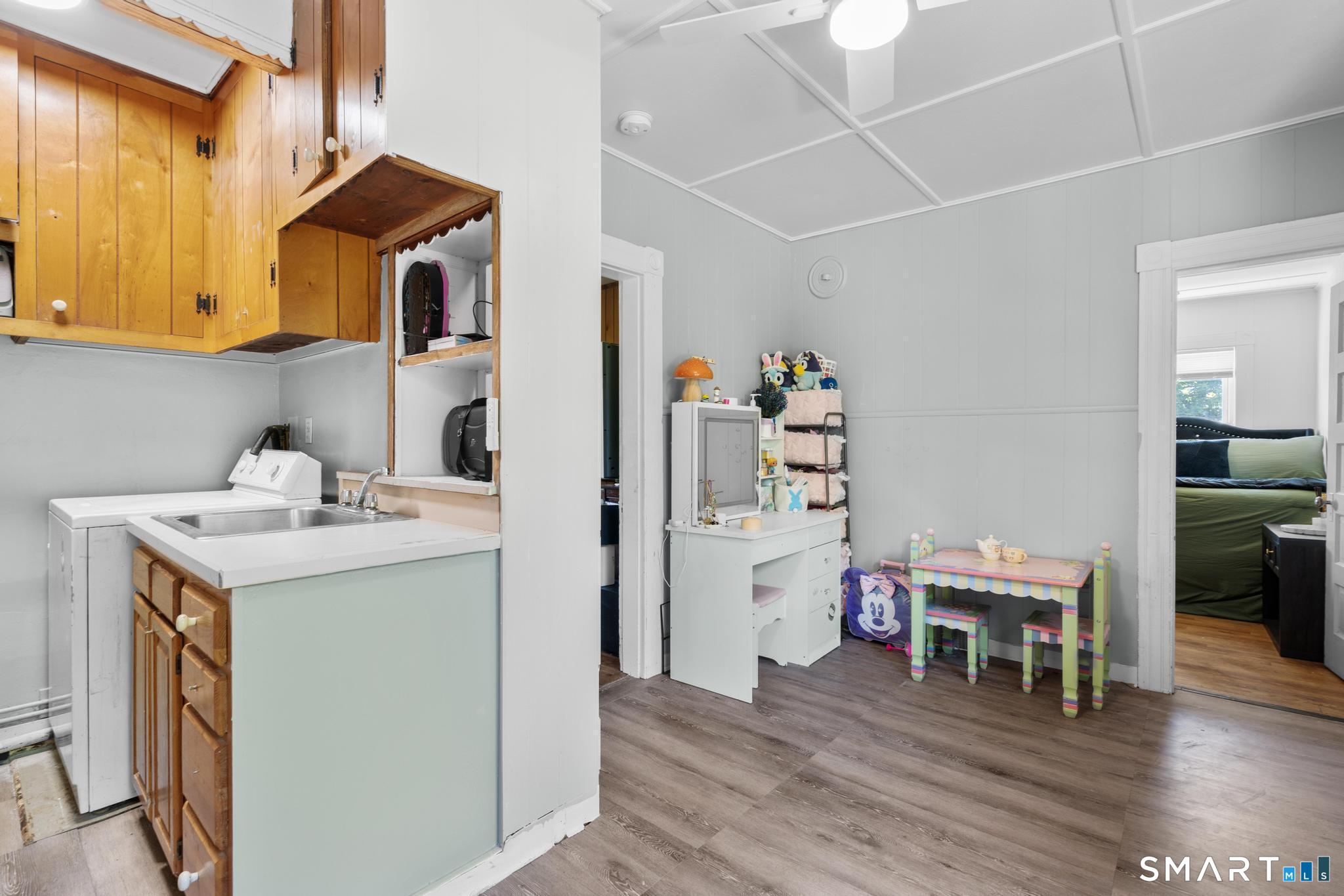 10 Addison Street Property Photo 21