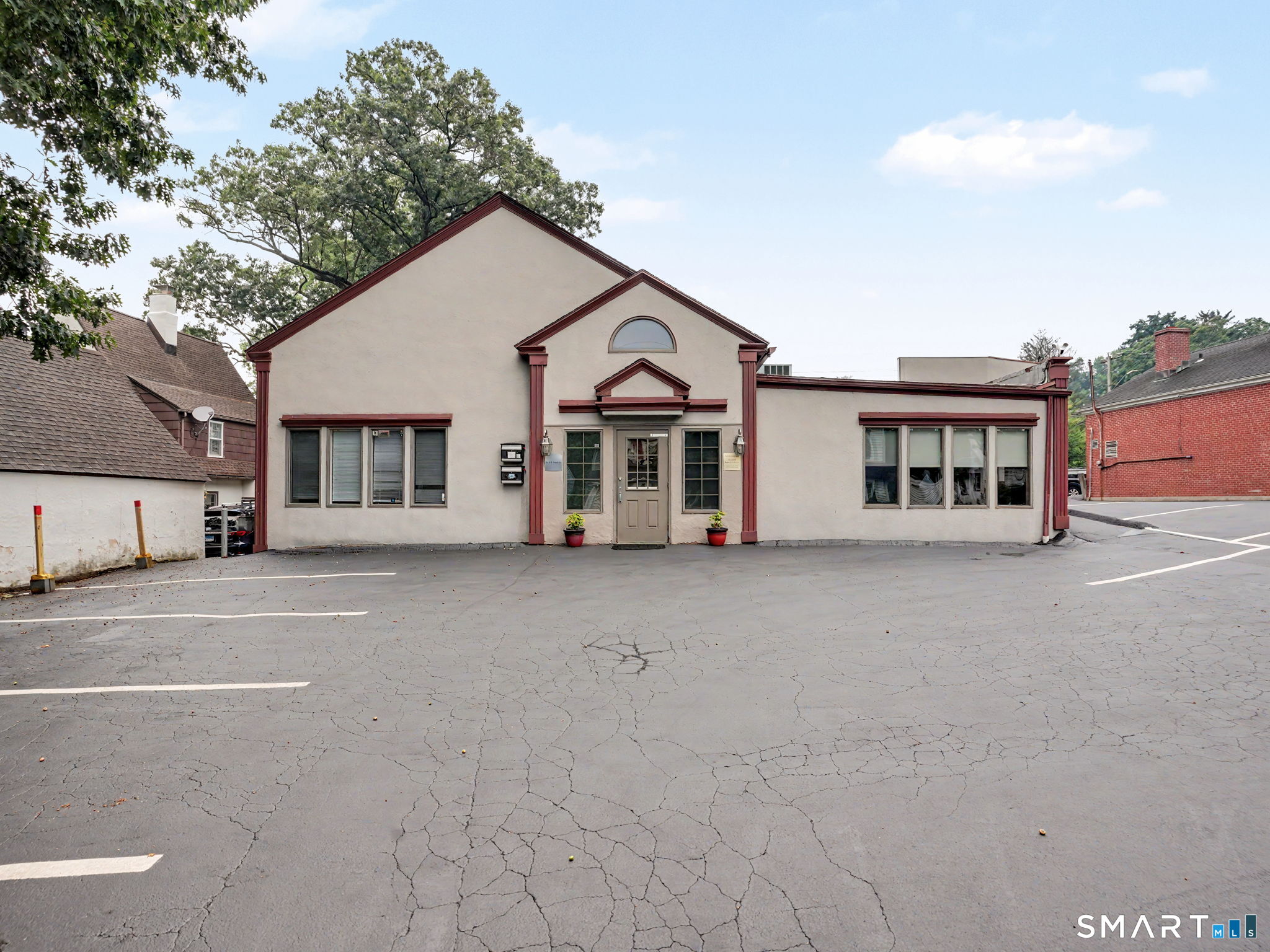 526 Newfield Avenue Property Photo 3
