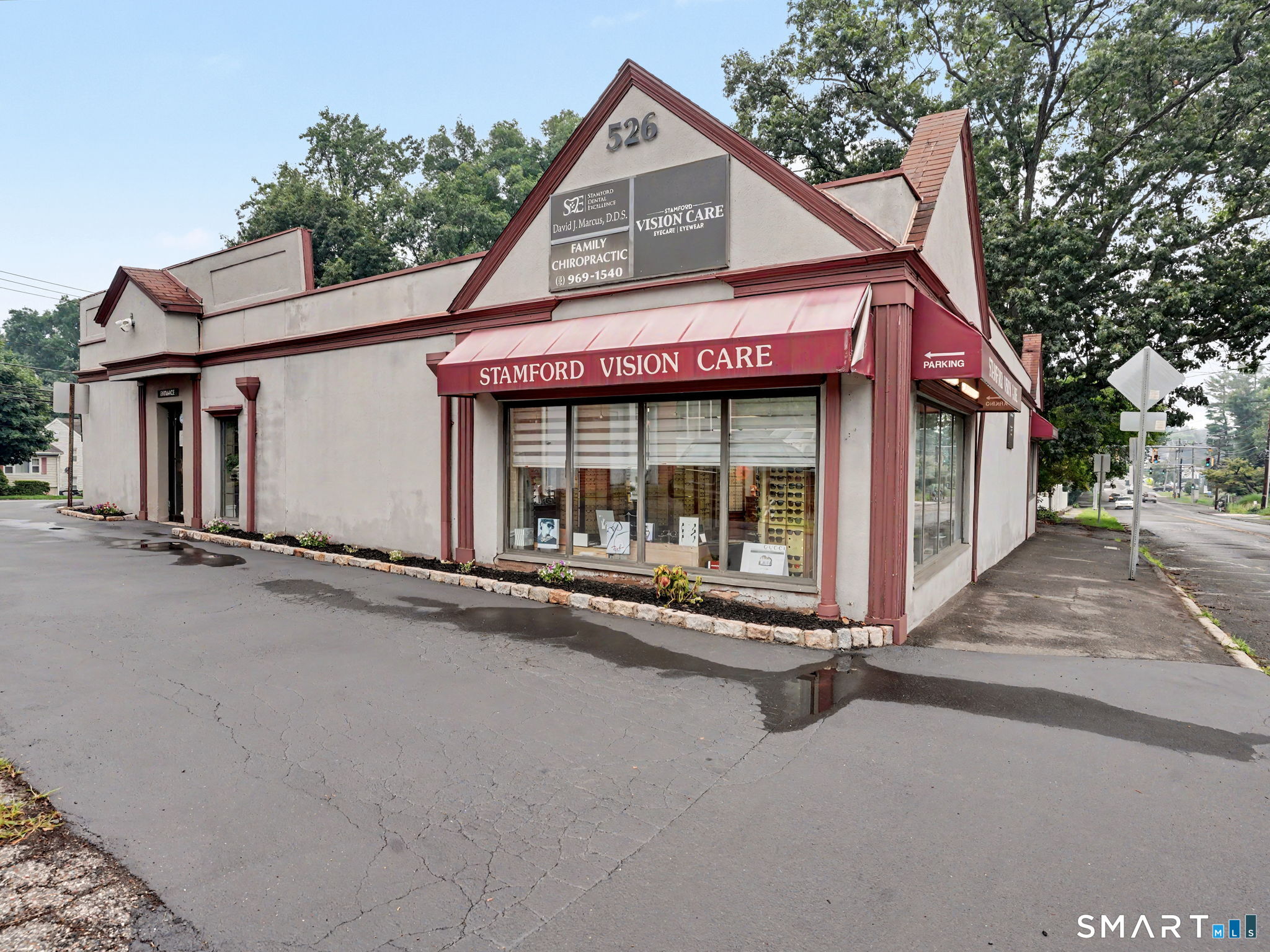 526 Newfield Avenue Property Photo 4