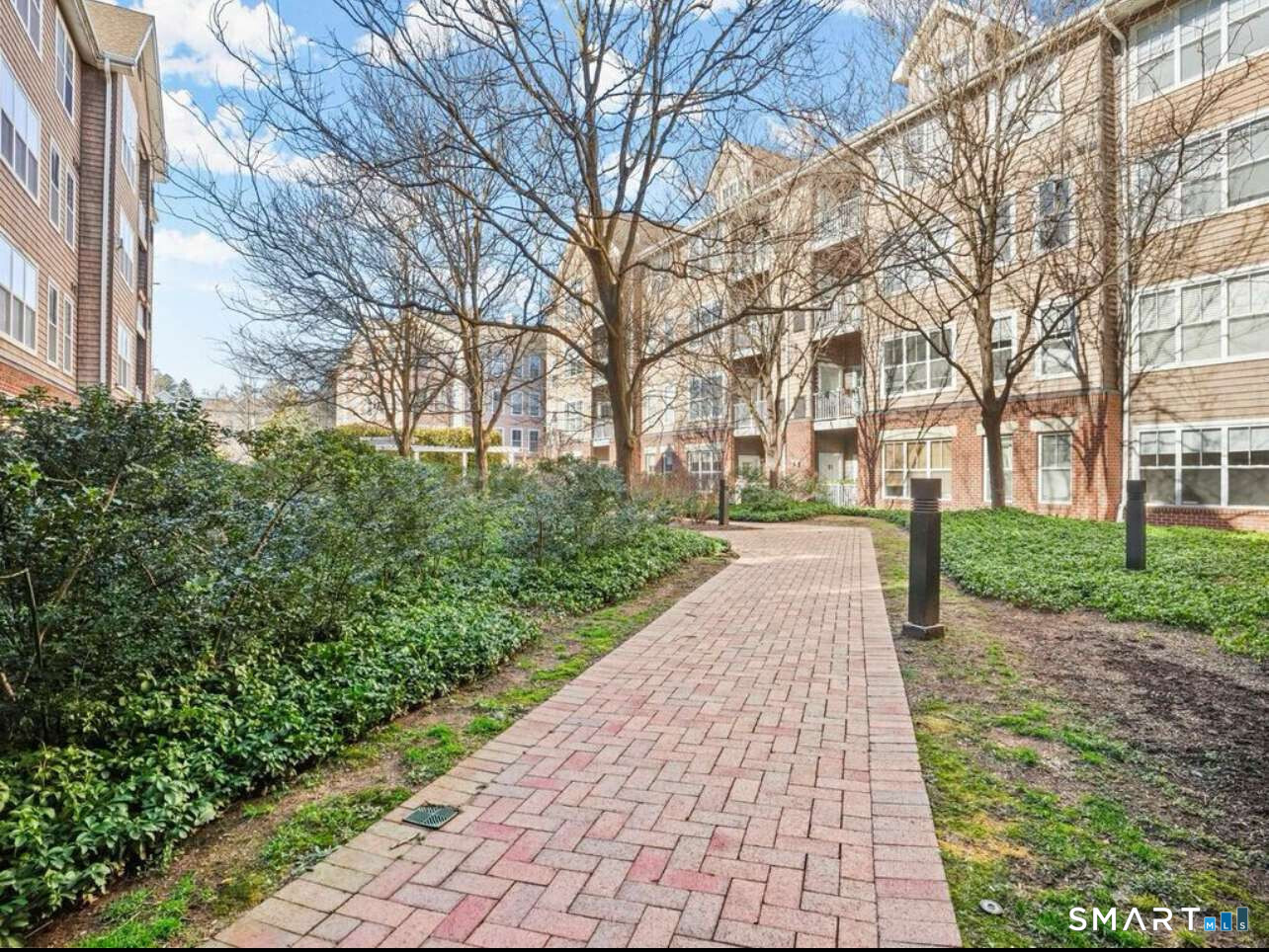 35 Broad West 325 Street Property Photo 4