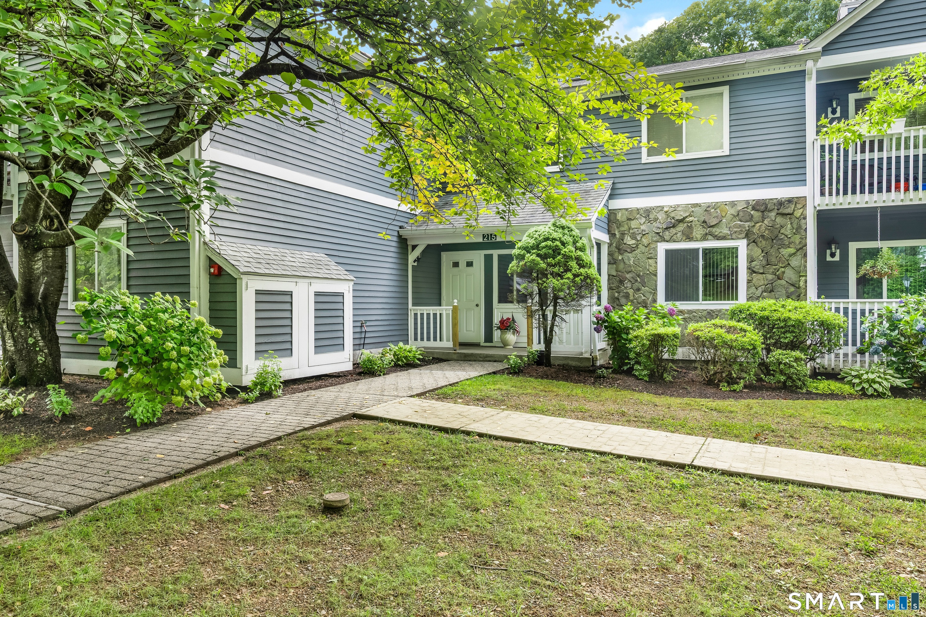 215 Windgate E Circle Property Photo 10
