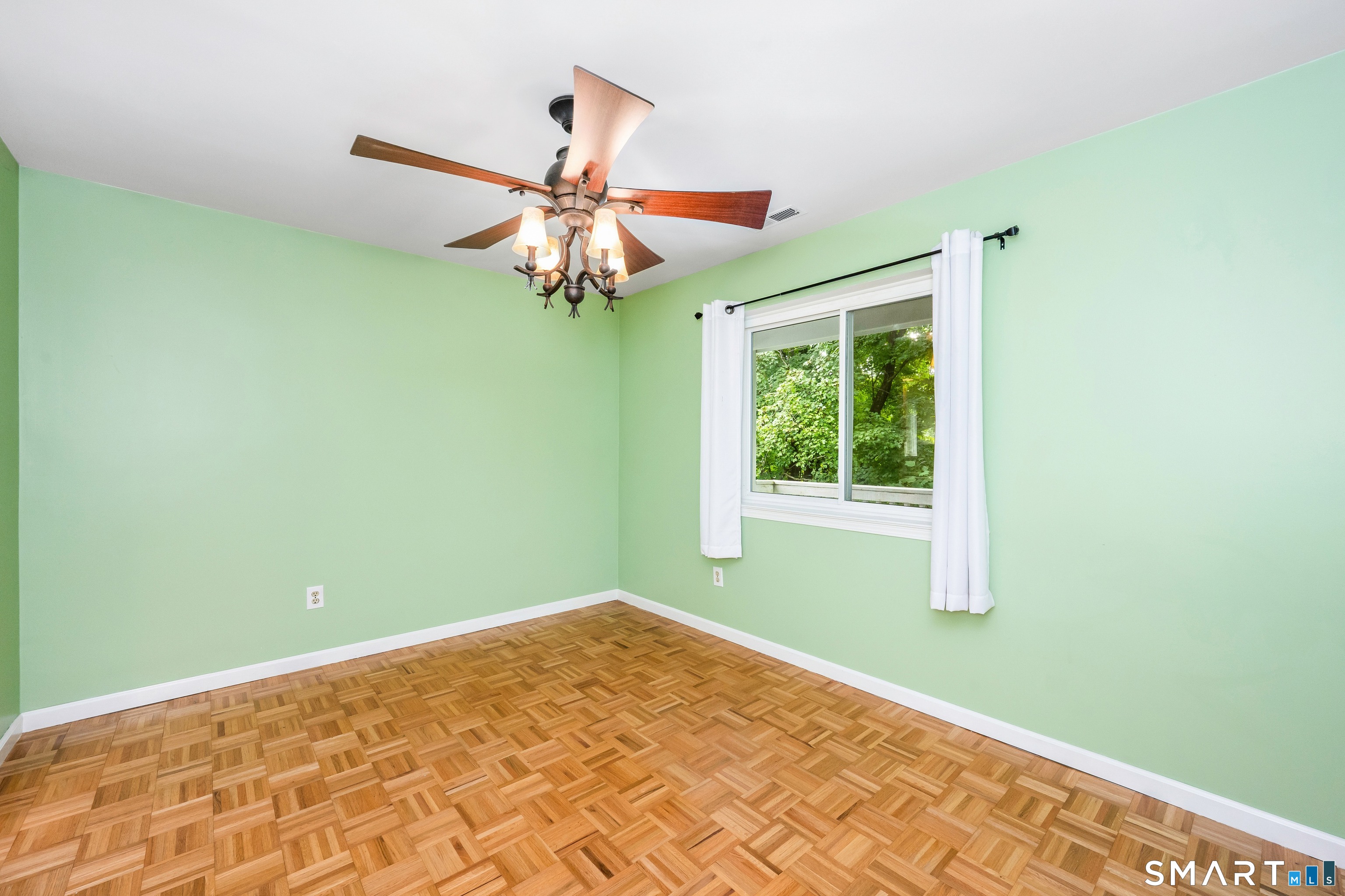 215 Windgate E Circle Property Photo 18