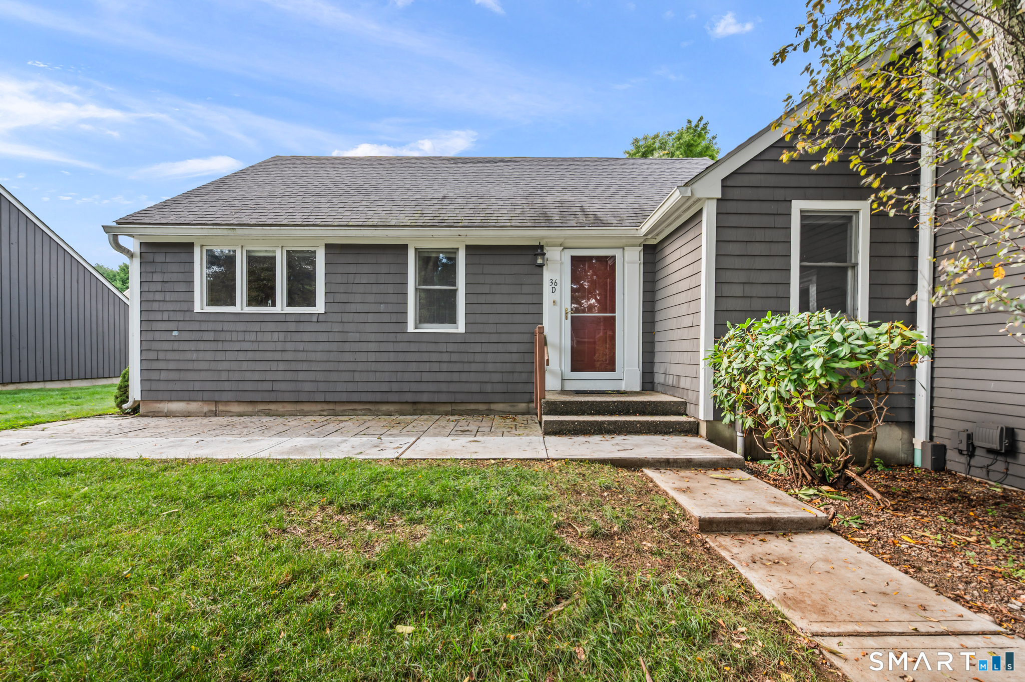 36 Charter Oak D Square Property Photo 1