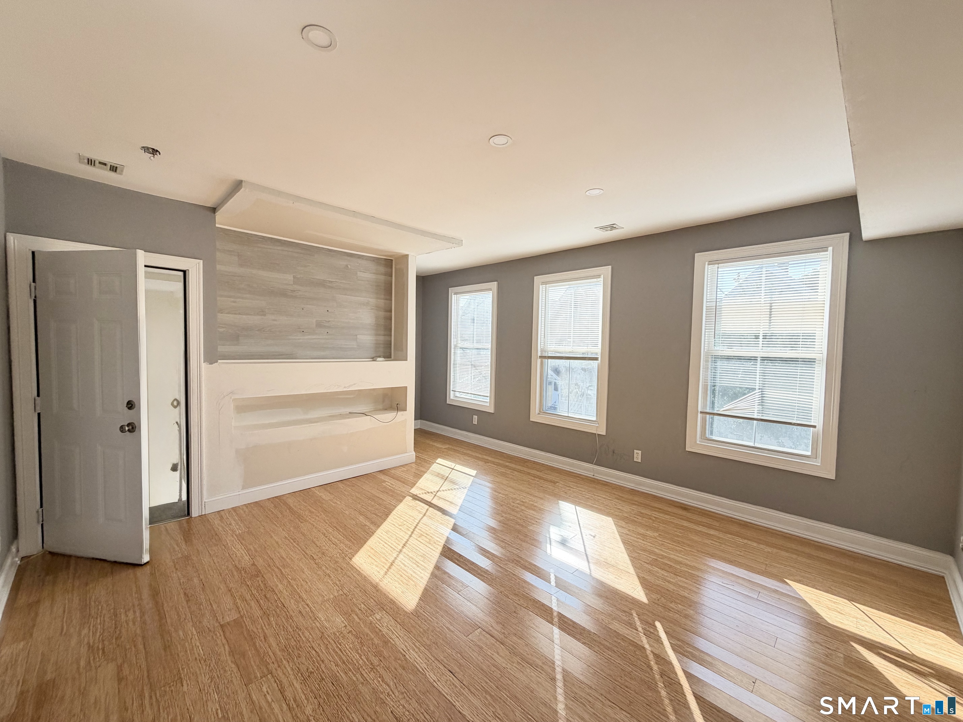 46 Frank 2nd Floor Street Property Photo 14
