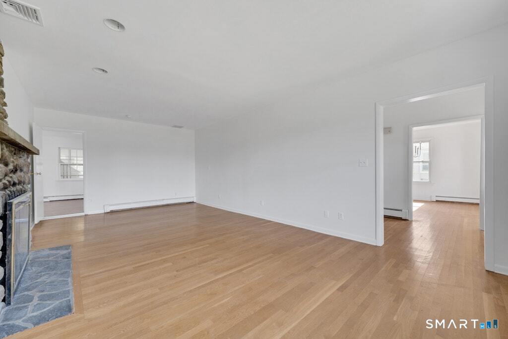 2743 Boston Post Road Property Photo 6