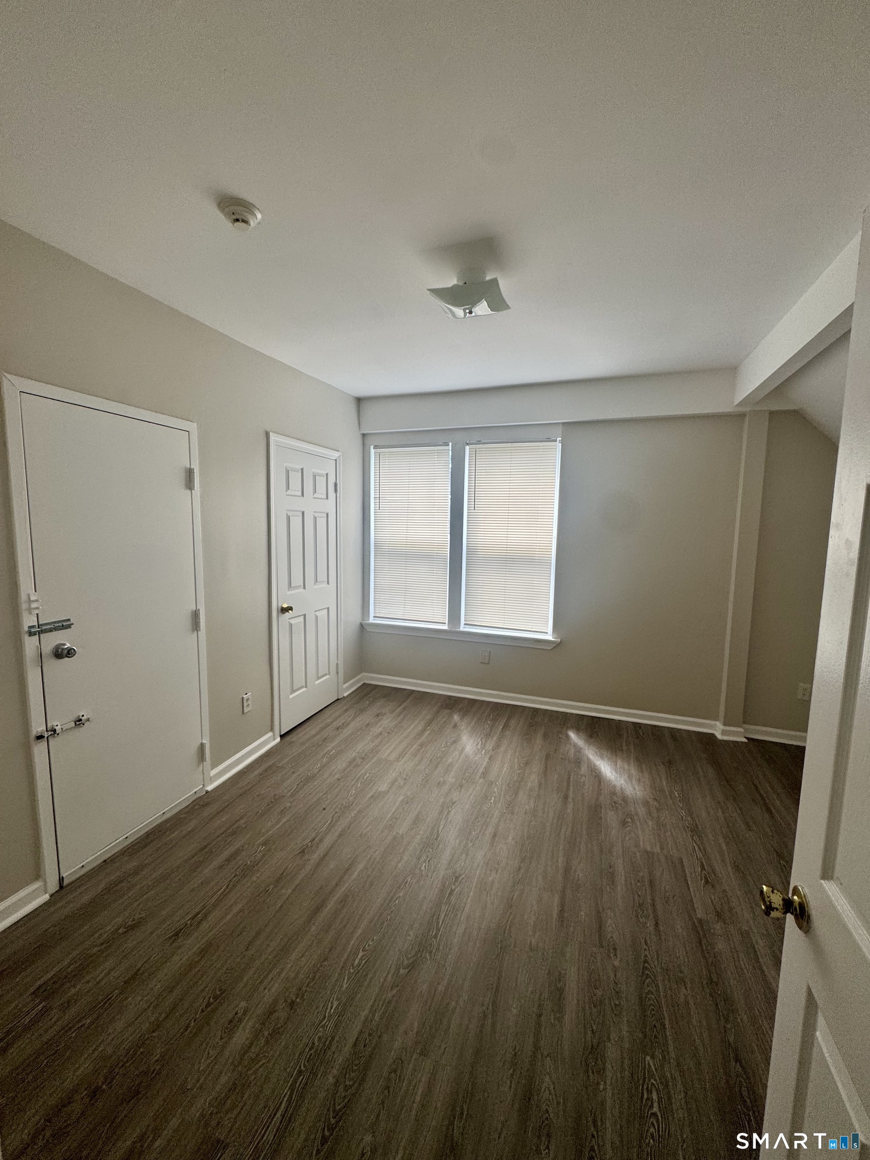 640 Elm 3r Street Property Photo 6