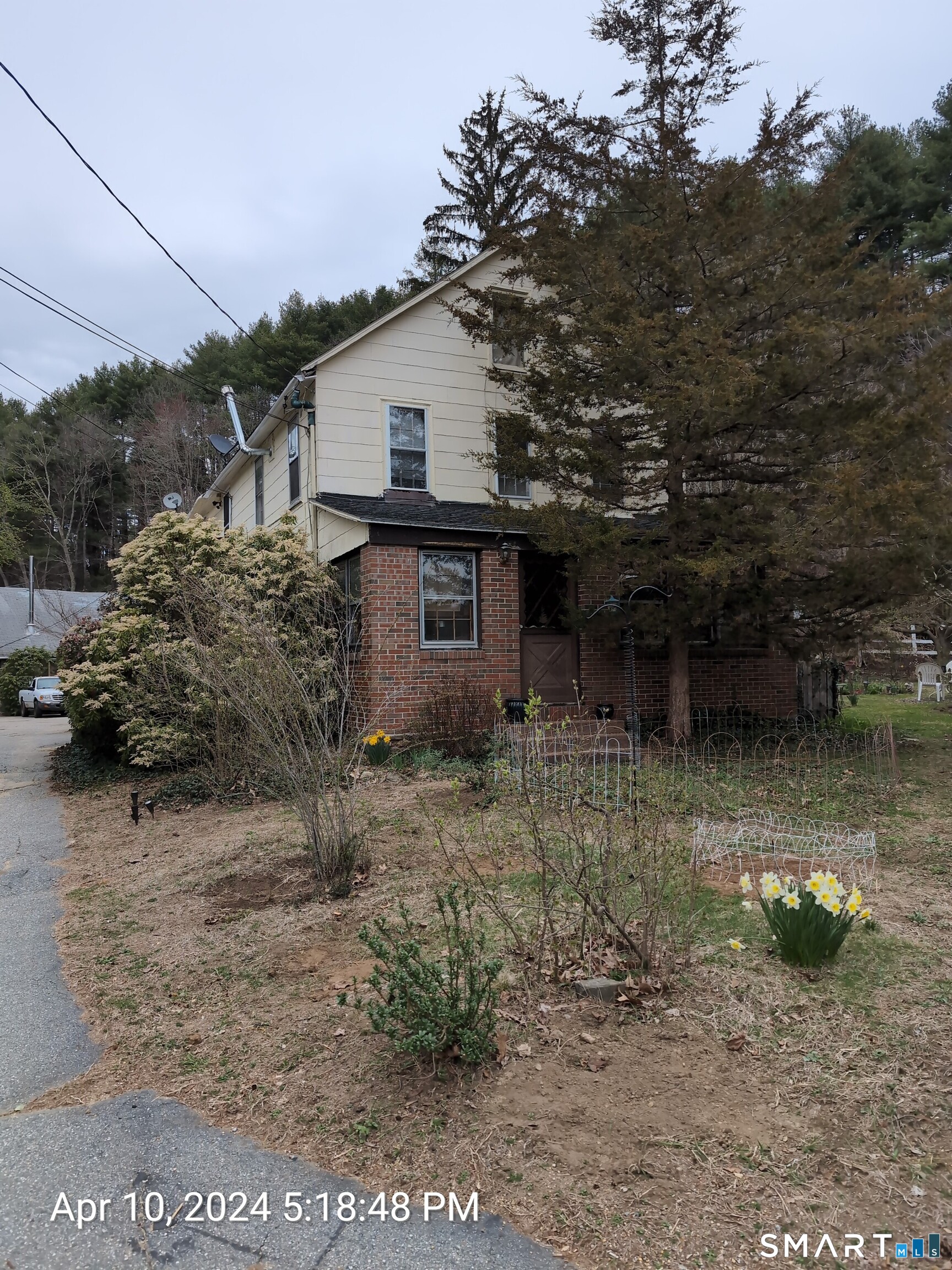 642 Old Hartford Road Property Photo 4