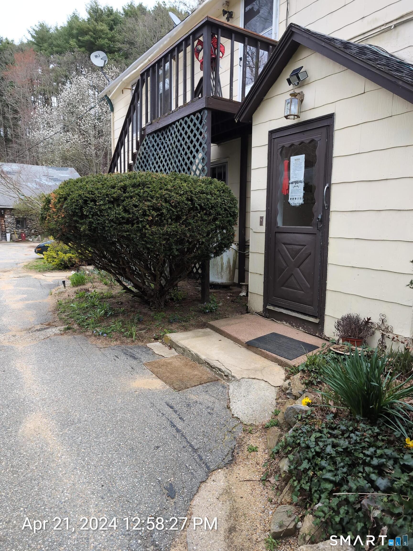 642 Old Hartford Road Property Photo 7