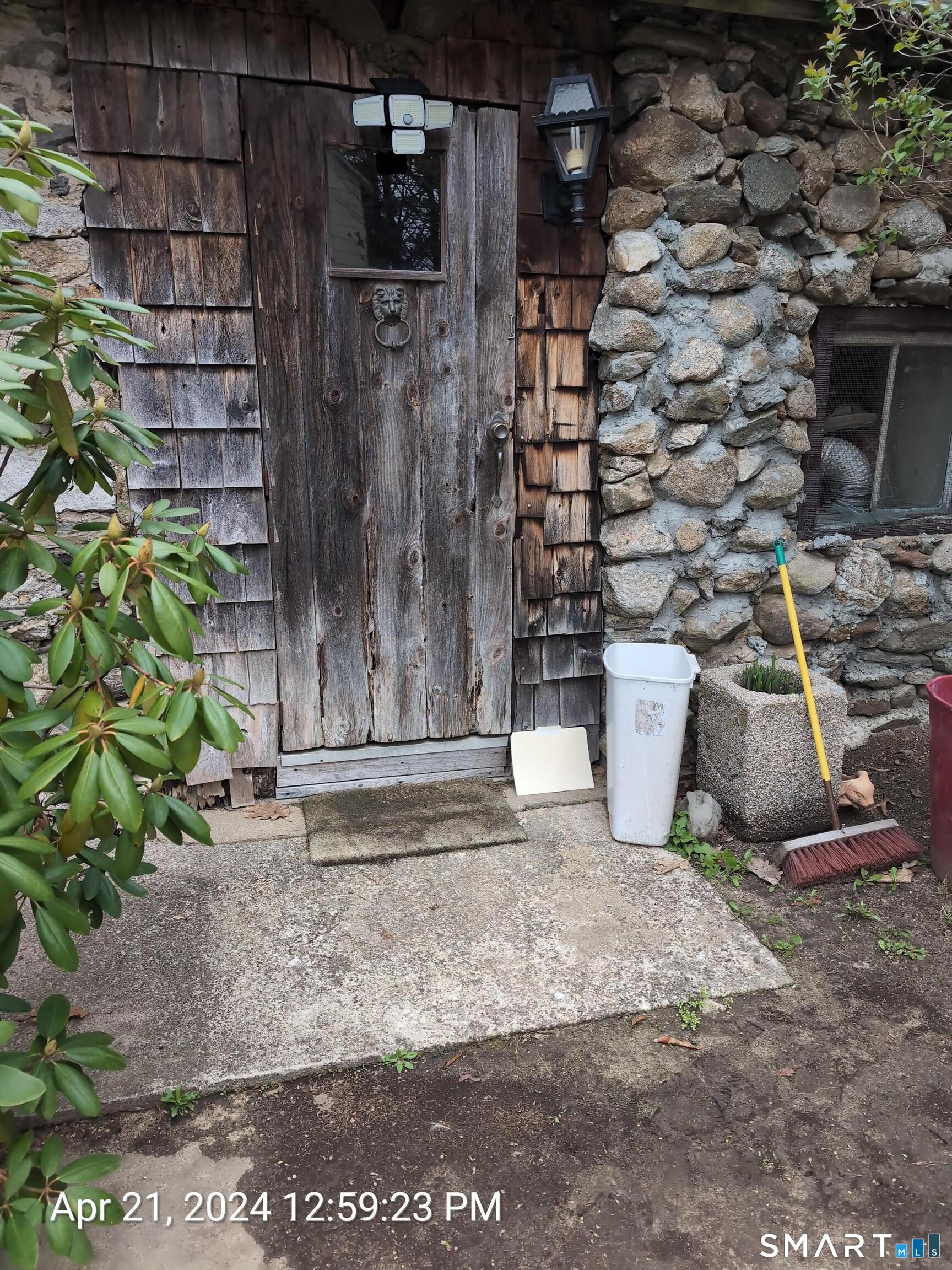 642 Old Hartford Road Property Photo 10