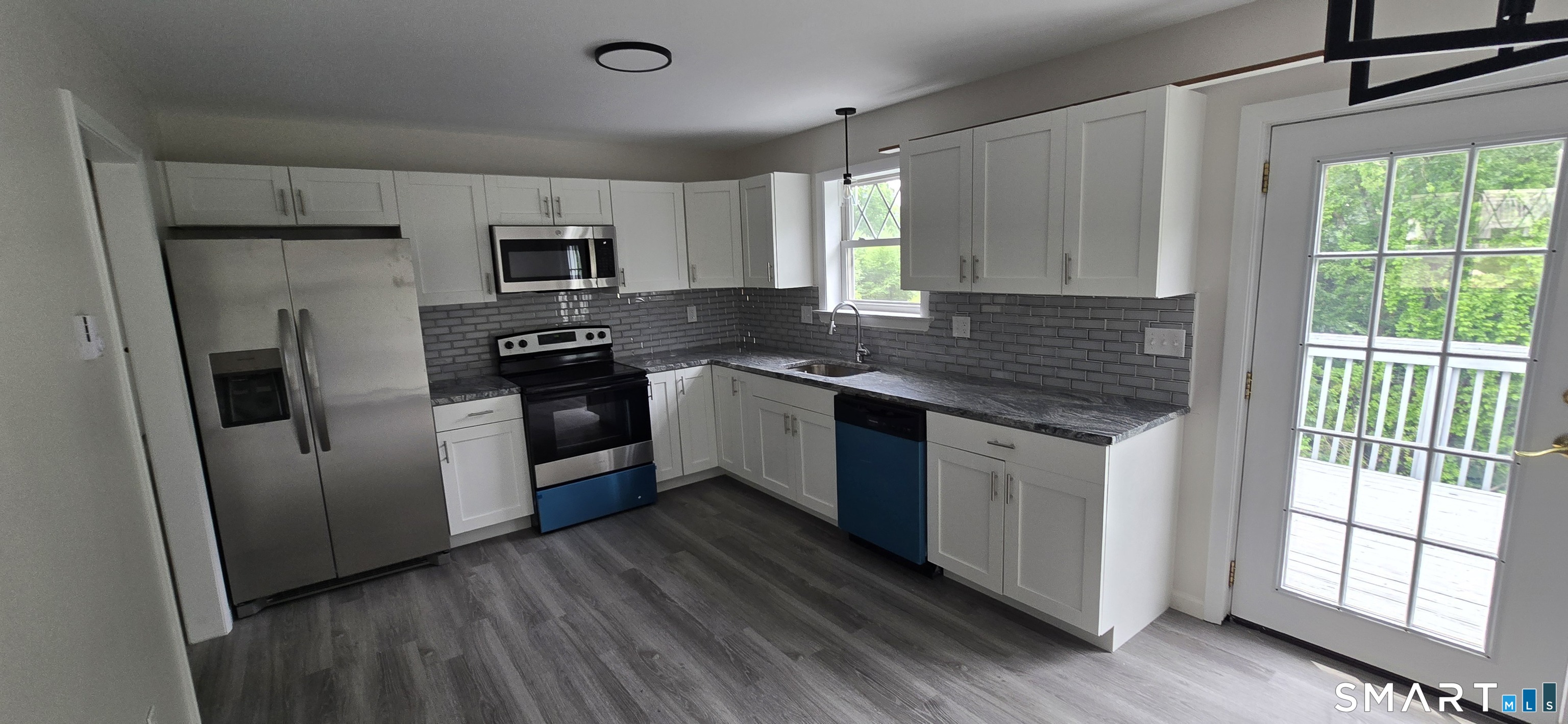 189 Fieldwood Road Property Photo 3