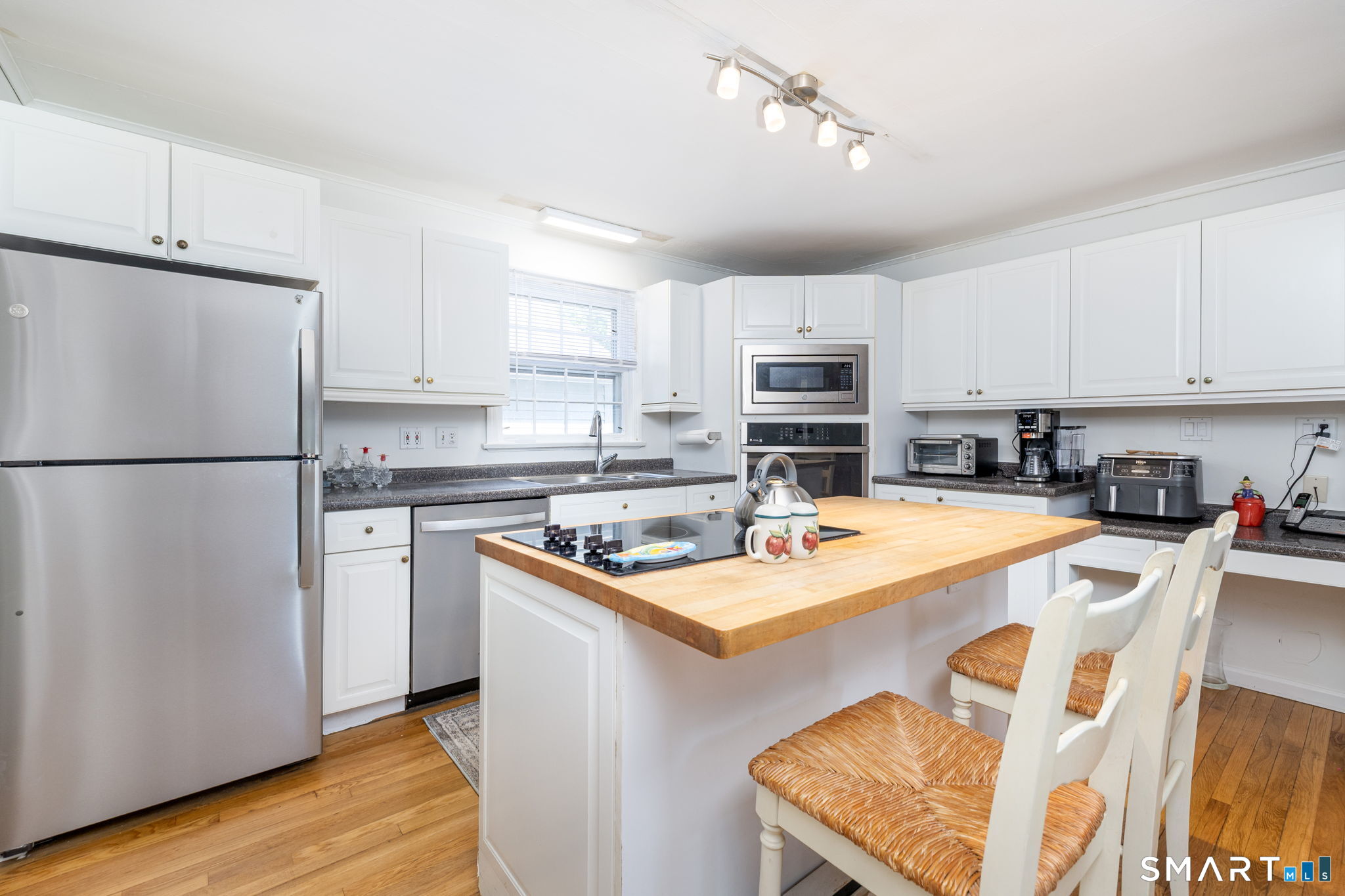 64 Broadway Street Property Photo 7