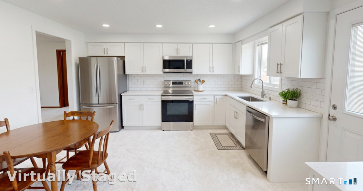 1130-r Blue Hills Avenue Property Photo 6