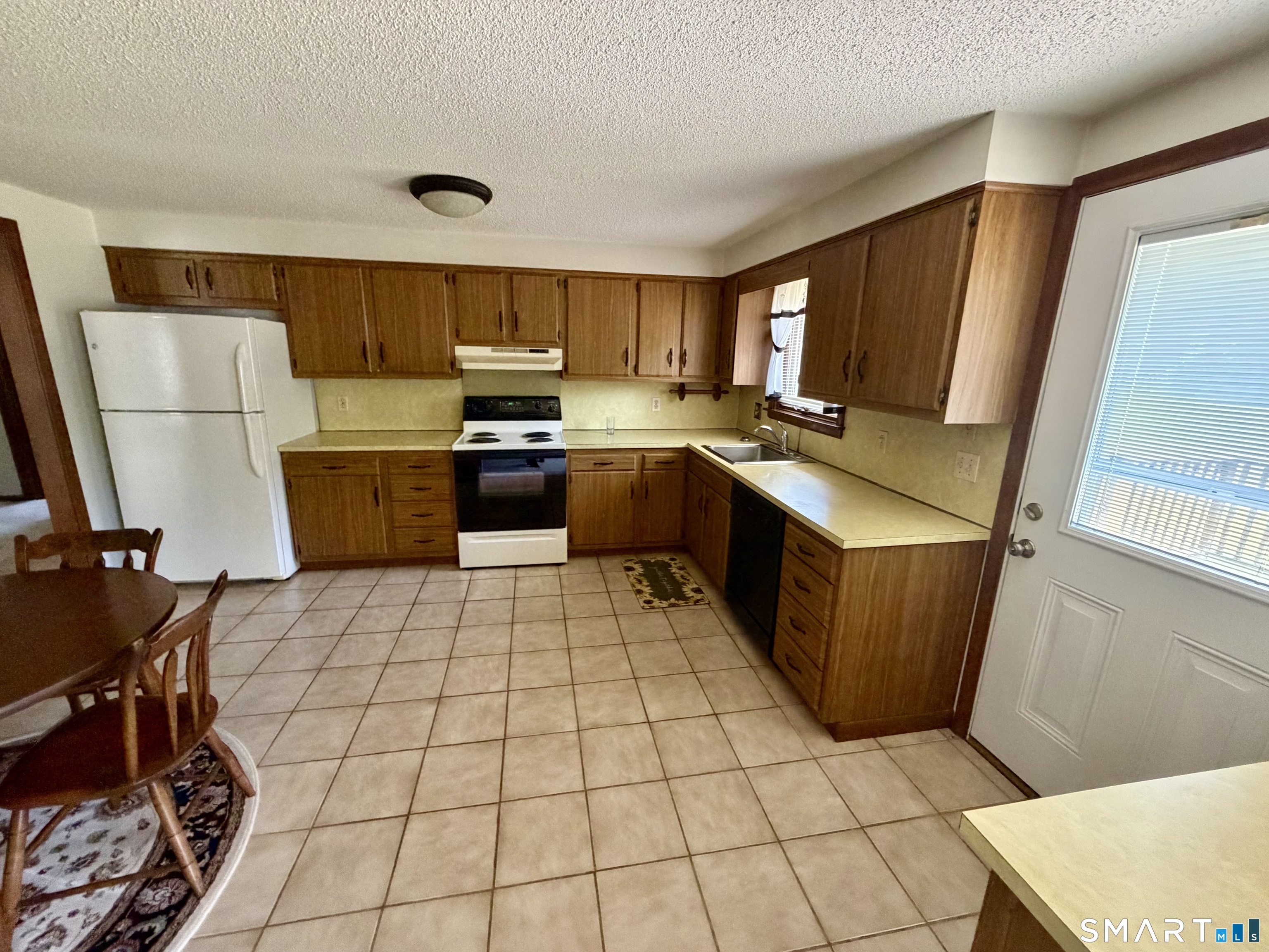 1130-r Blue Hills Avenue Property Photo 7