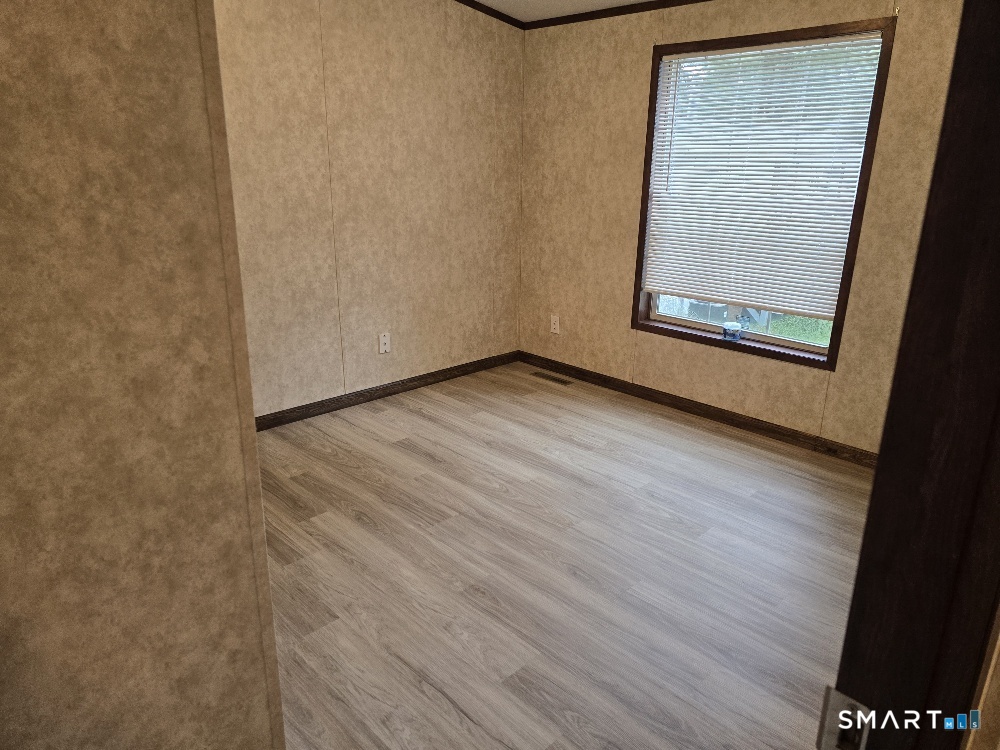11 R And R Park Property Photo 10