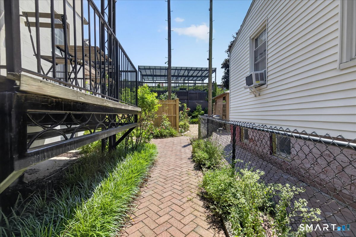 42 Academy 2 Street Property Photo 32