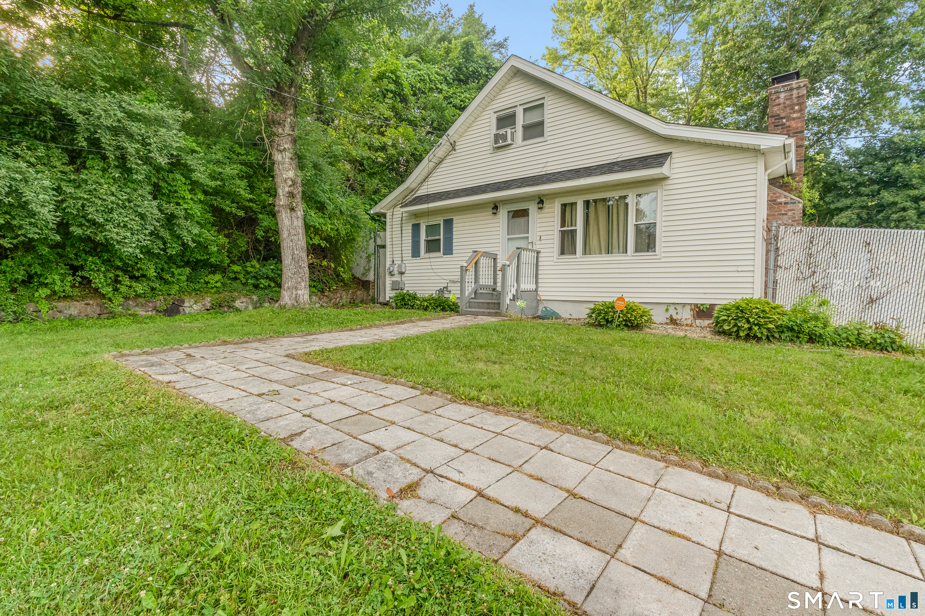 683 Woodin Street Property Photo 1