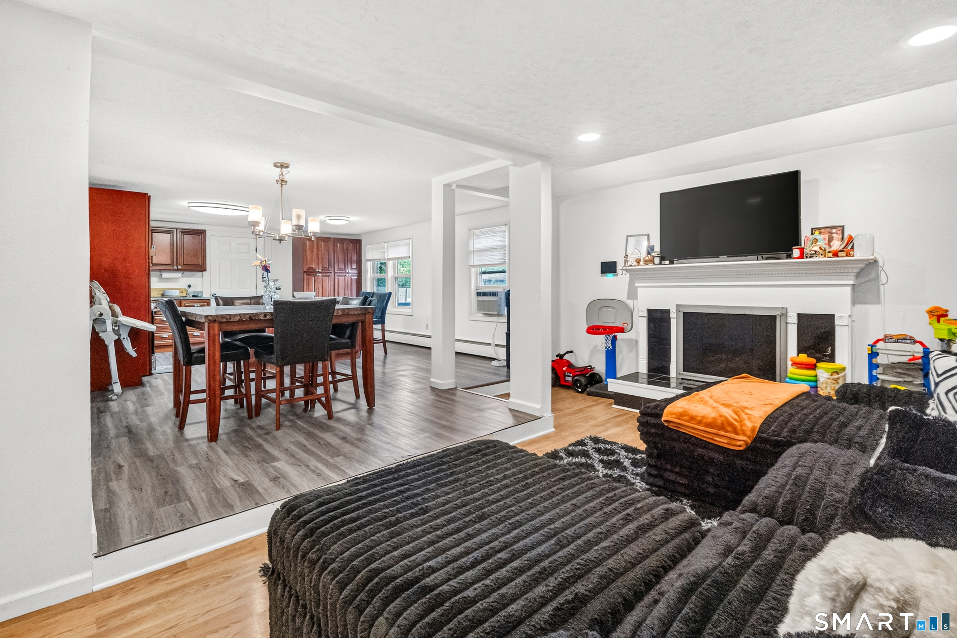 683 Woodin Street Property Photo 3