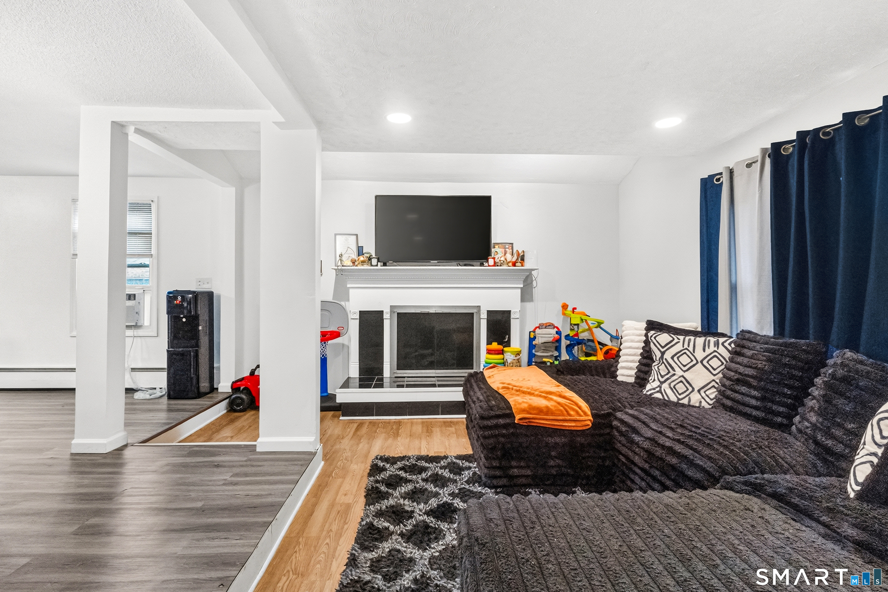 683 Woodin Street Property Photo 4