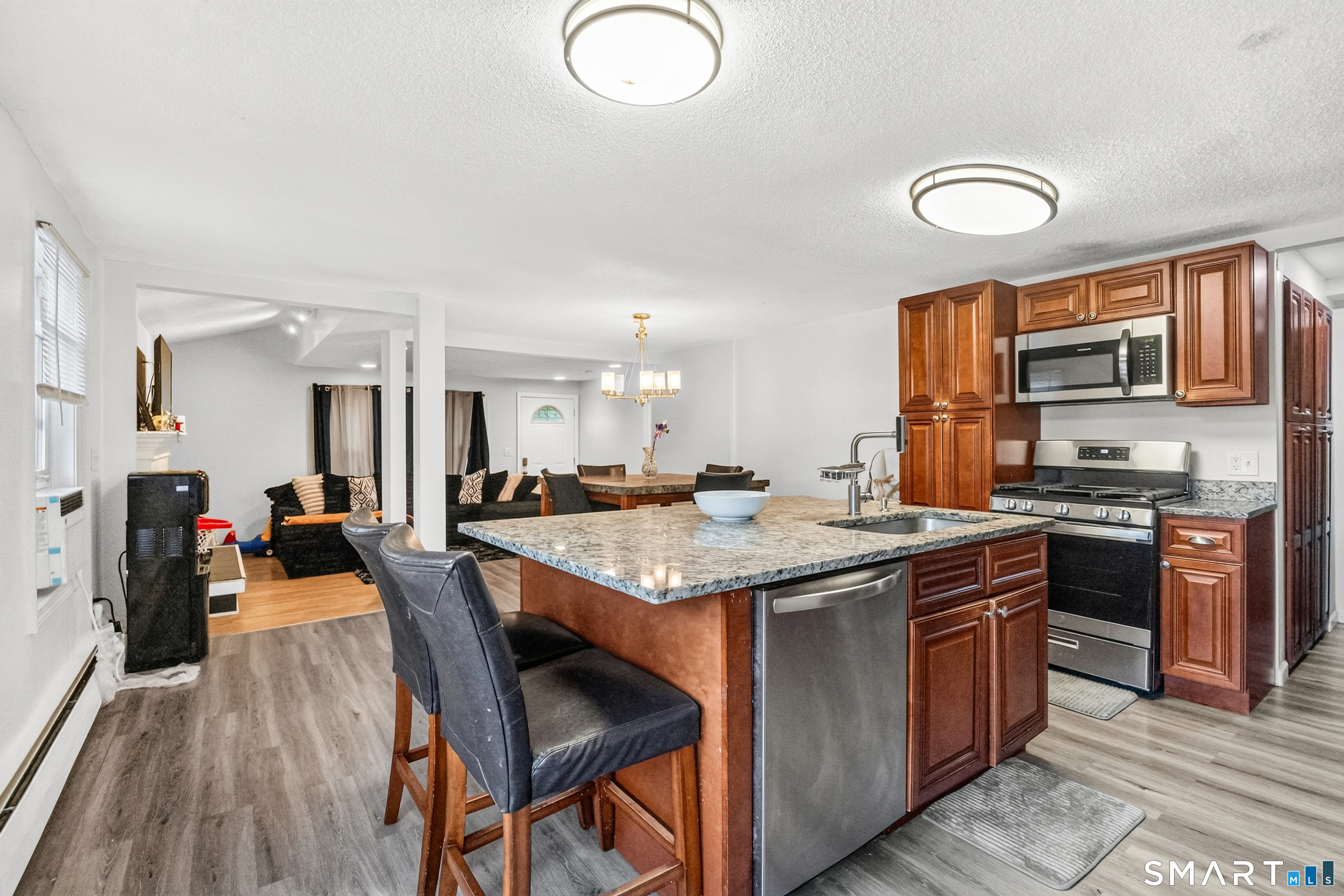 683 Woodin Street Property Photo 8