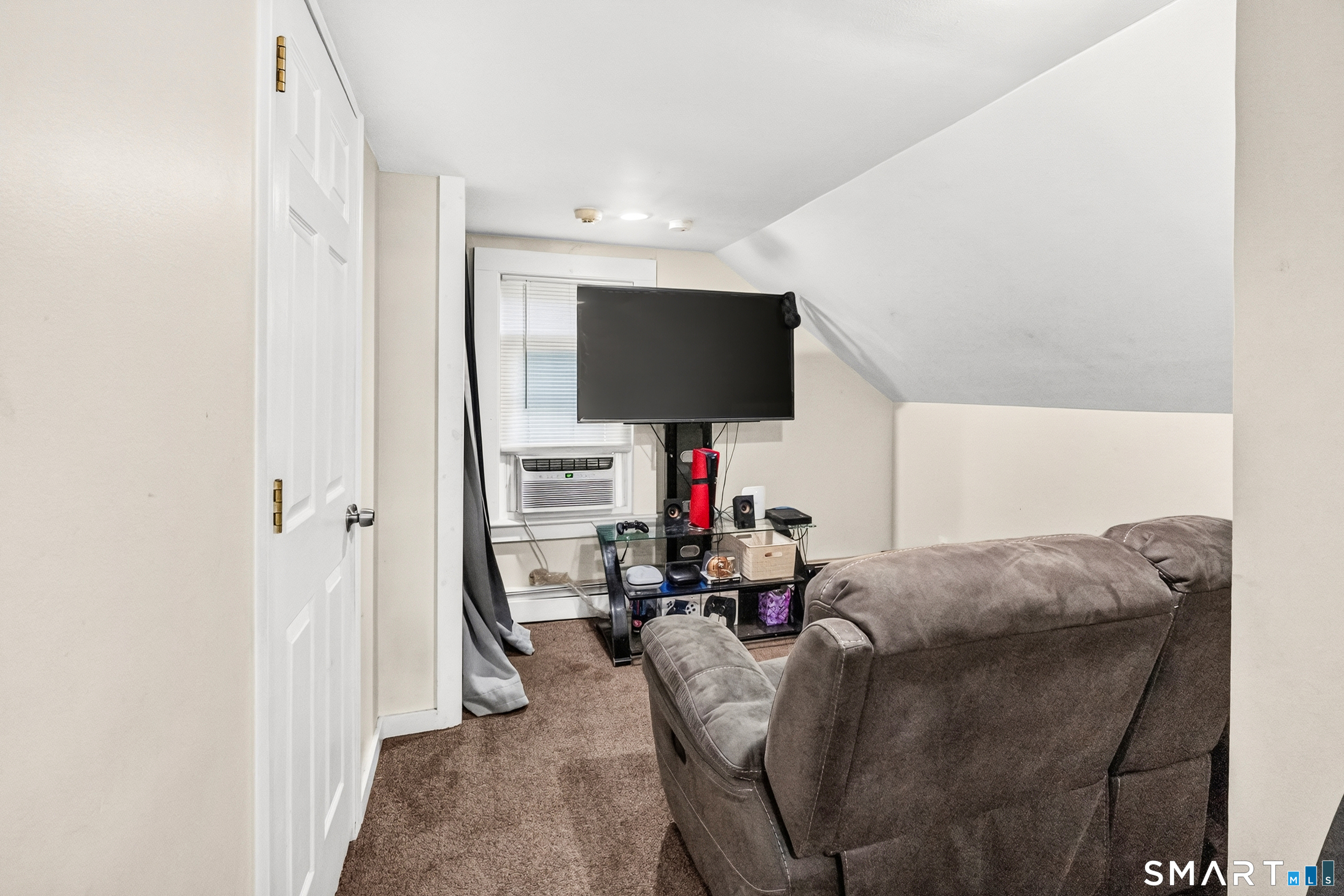 683 Woodin Street Property Photo 16