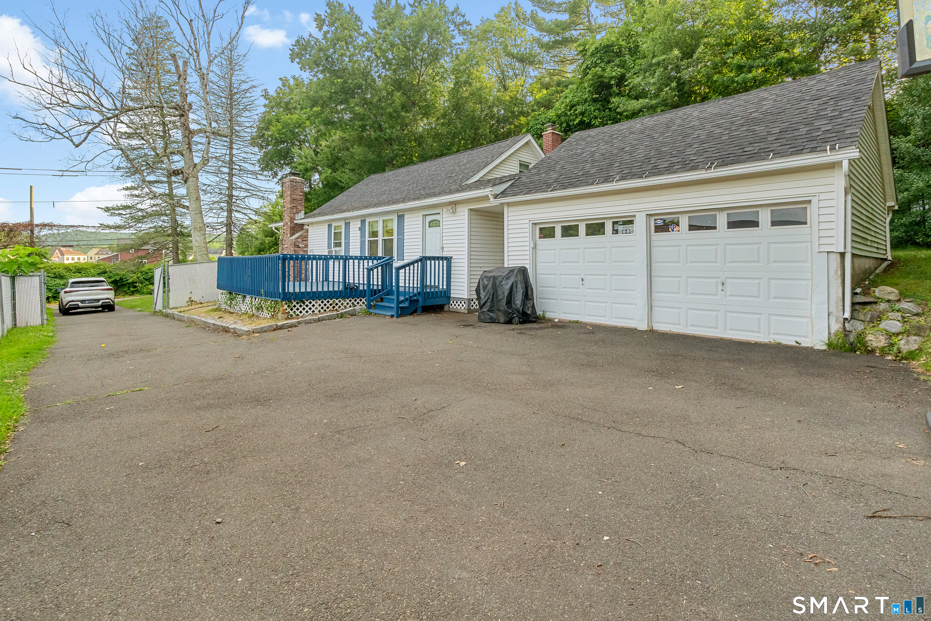 683 Woodin Street Property Photo 27