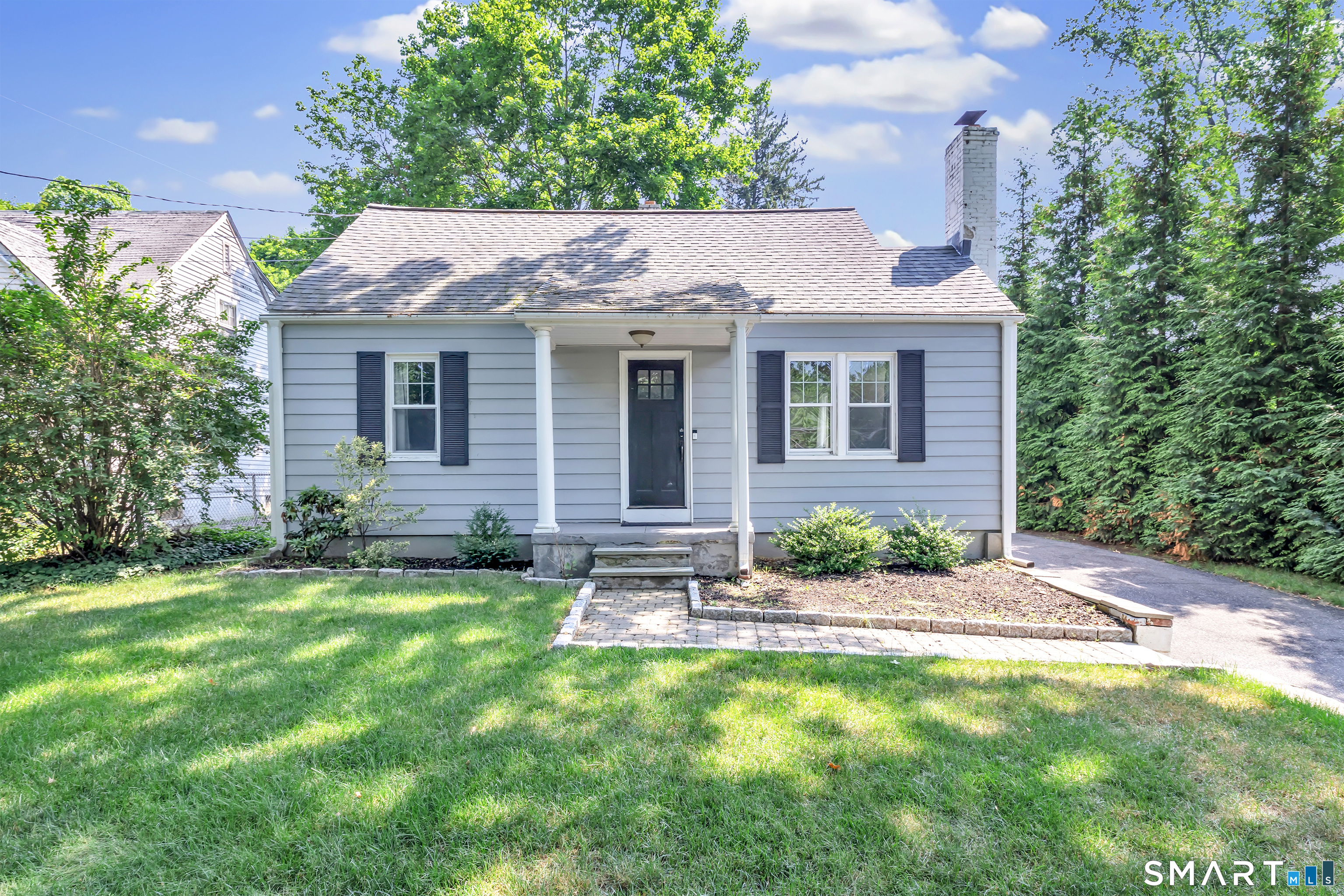 2082 Stratfield Road Property Photo 1