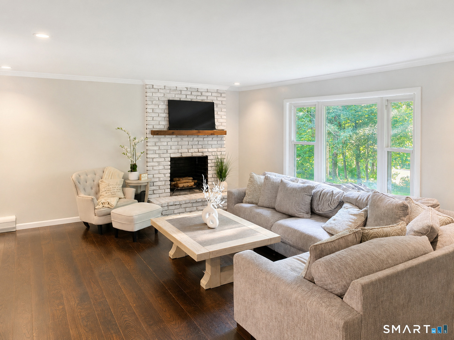 208 Strongtown Road Property Photo 2